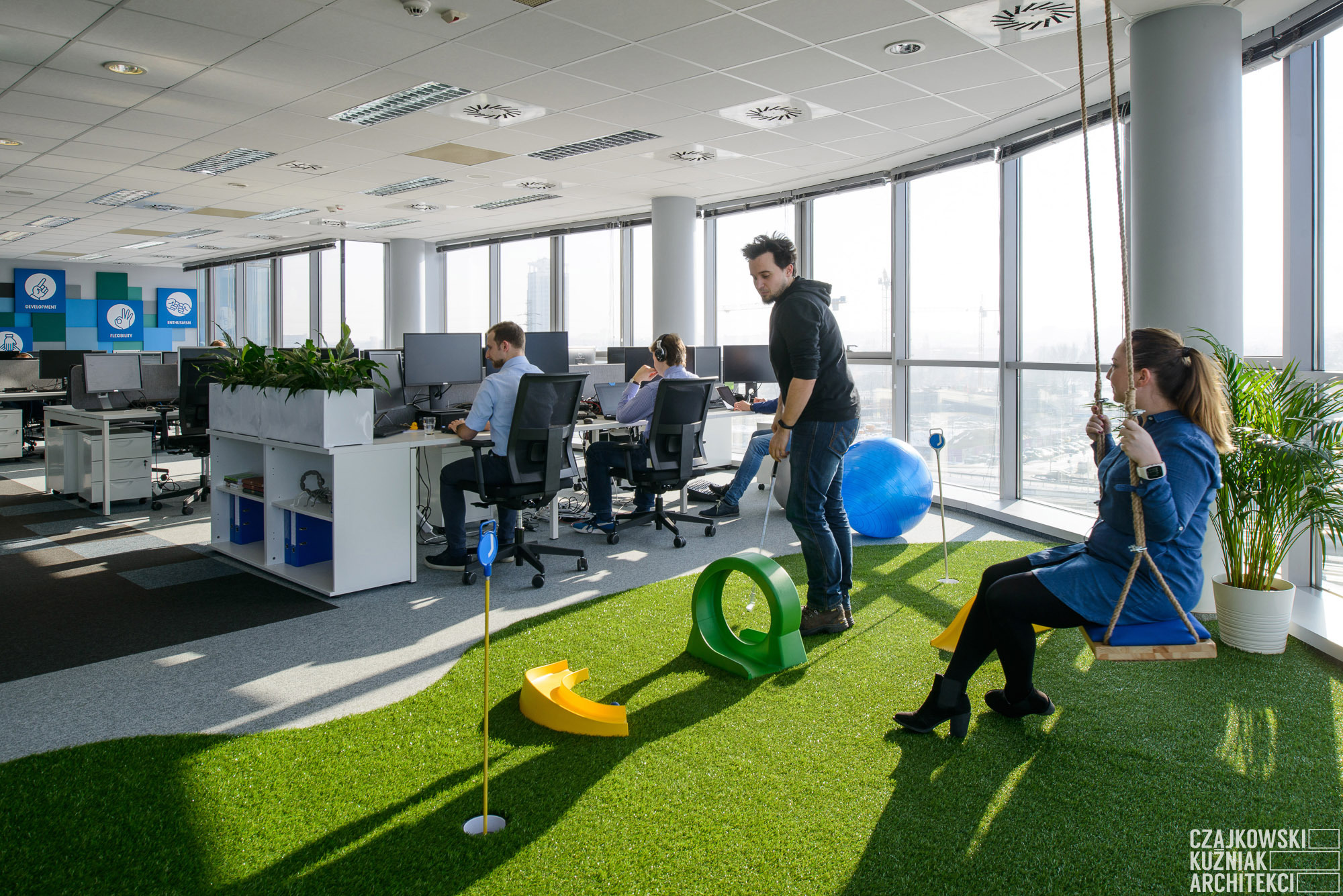 打造"JCommerce 2"公司卡托维兹办公室的室内设计-9