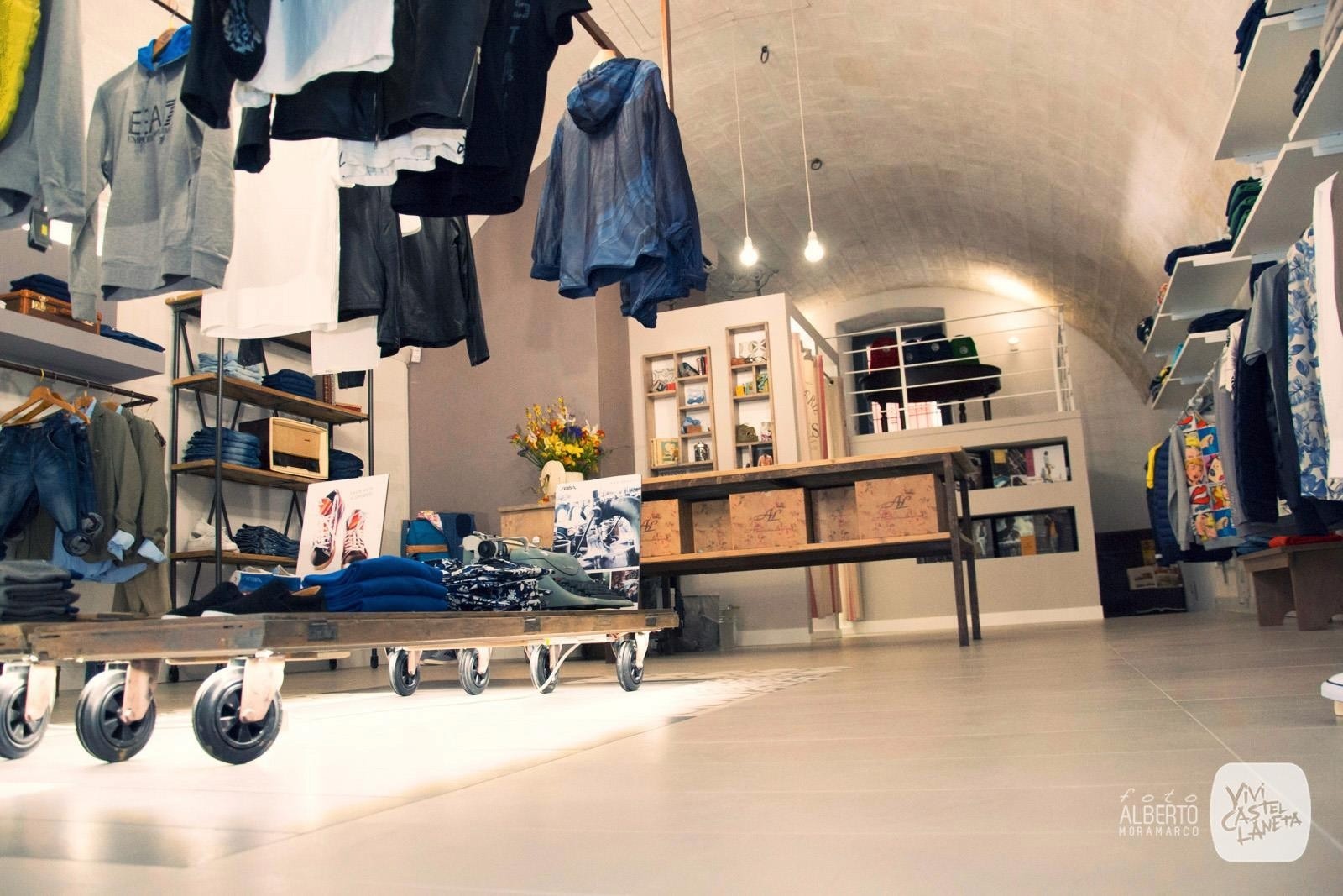 融合现代与复古的“Fuoridalcomune”概念店-11