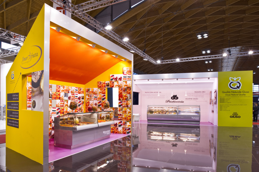 颠覆传统,400 平米展位诠释现代关系美学-3