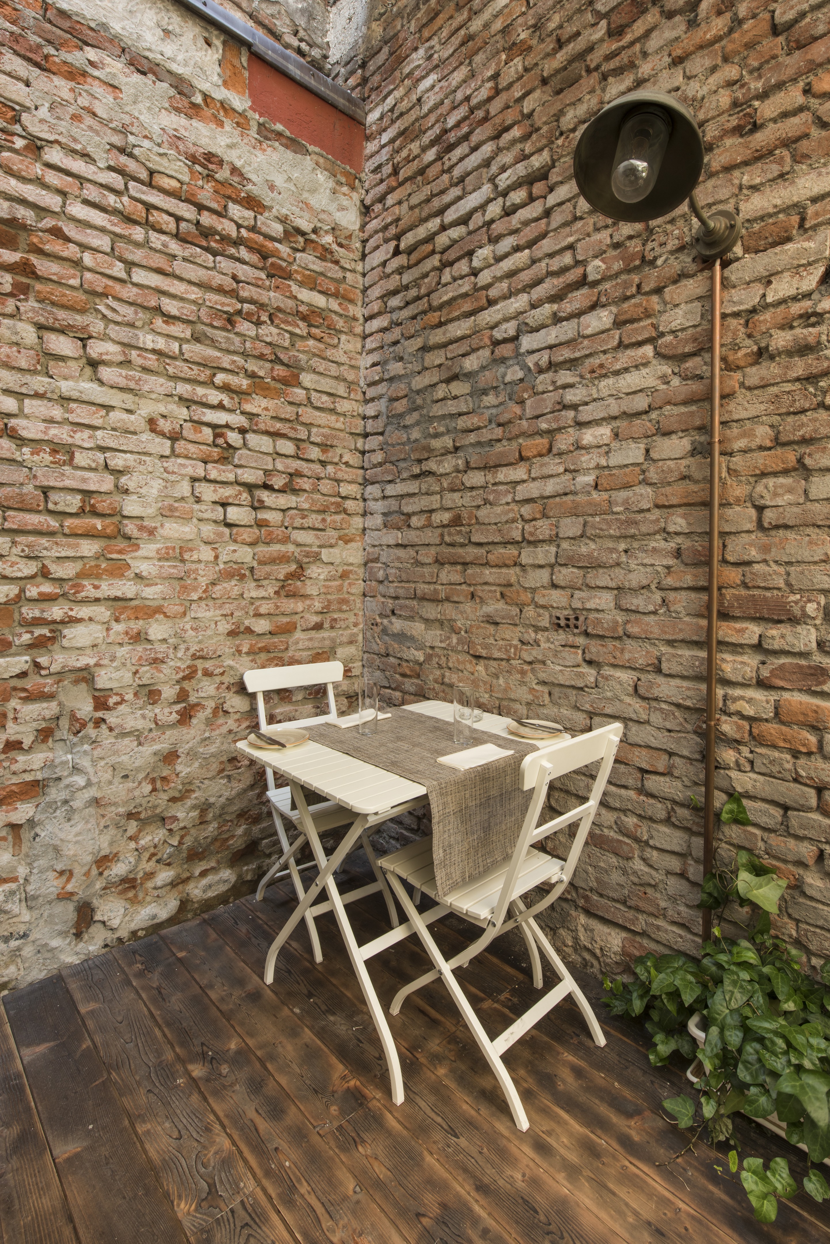 融合传统与创新的意大利餐厅设计-13