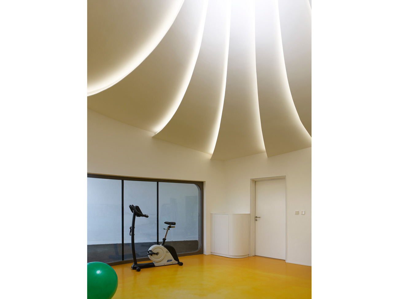 动感轨迹下的网球俱乐部设计-11