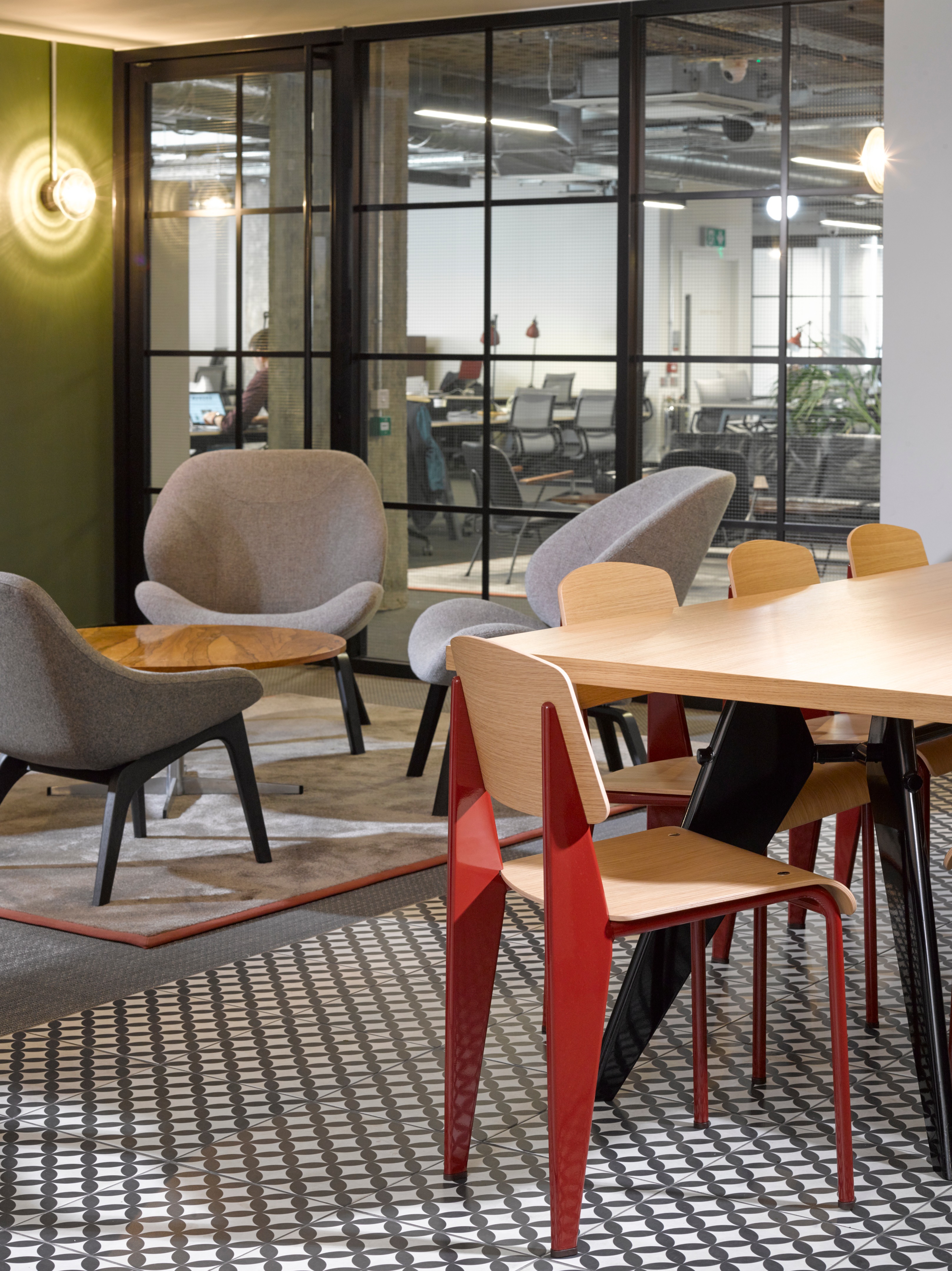 BBC 旧址变身设计感十足的工作空间-6