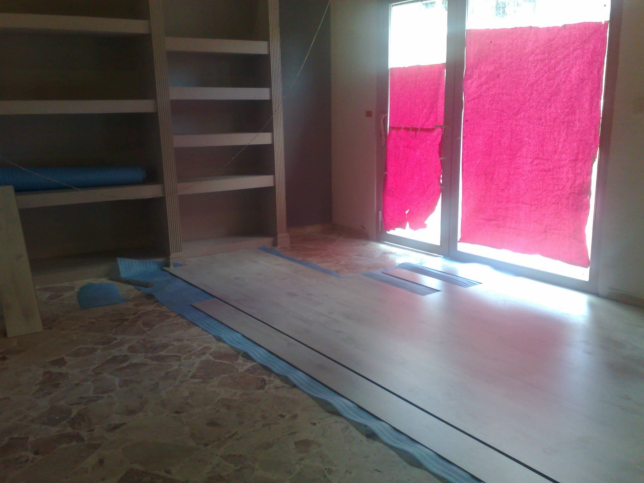 量身定制货架的 110 平米店铺翻新设计-6