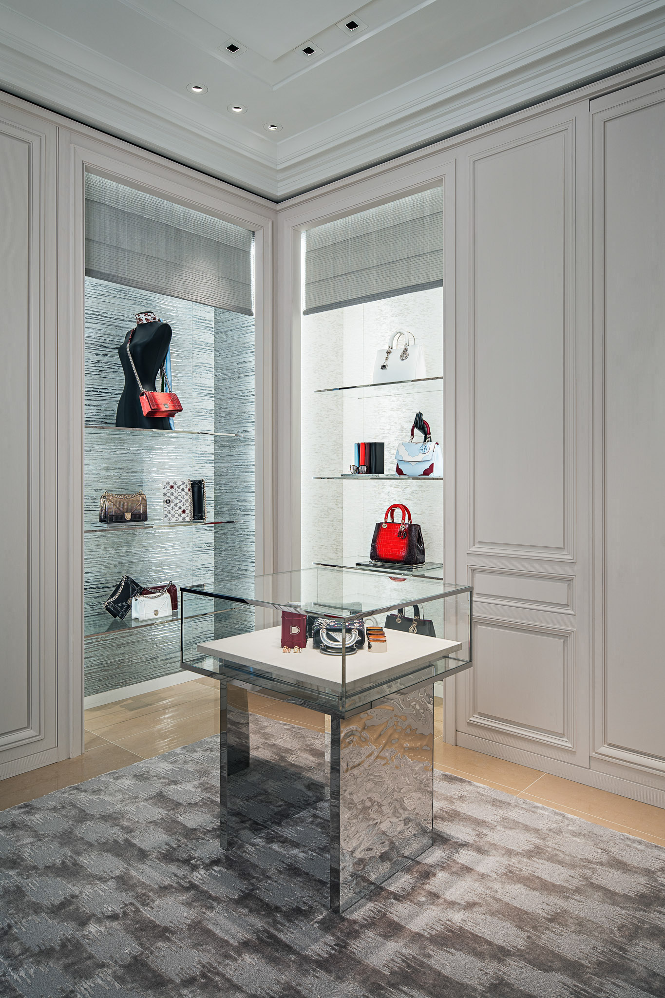 迪奥 Saks Toronto Queen Street 旗舰店-11