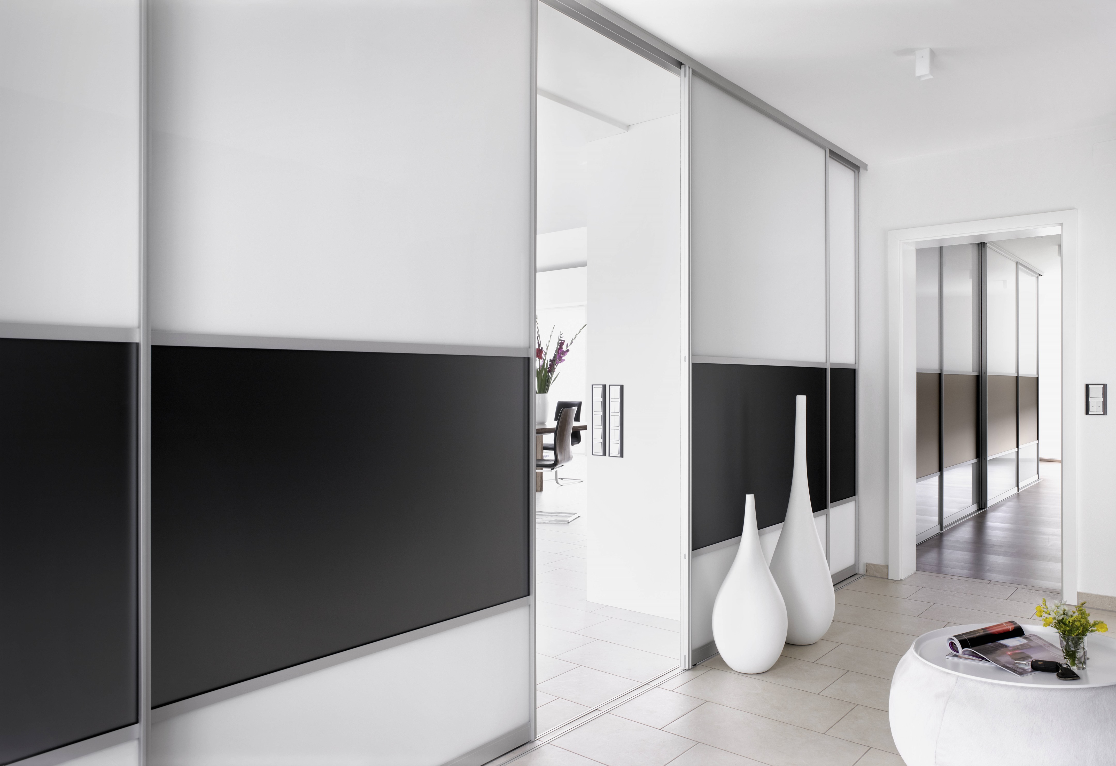 黑色调玻璃隔断打造现代复式公寓-24