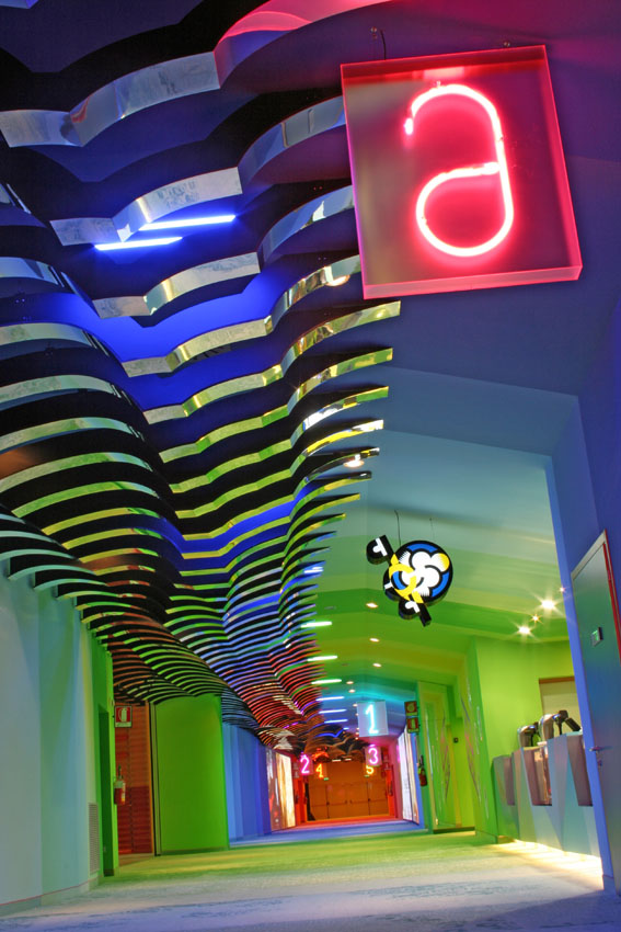 帕尔马多彩多厅电影院 | 室内设计之美-23