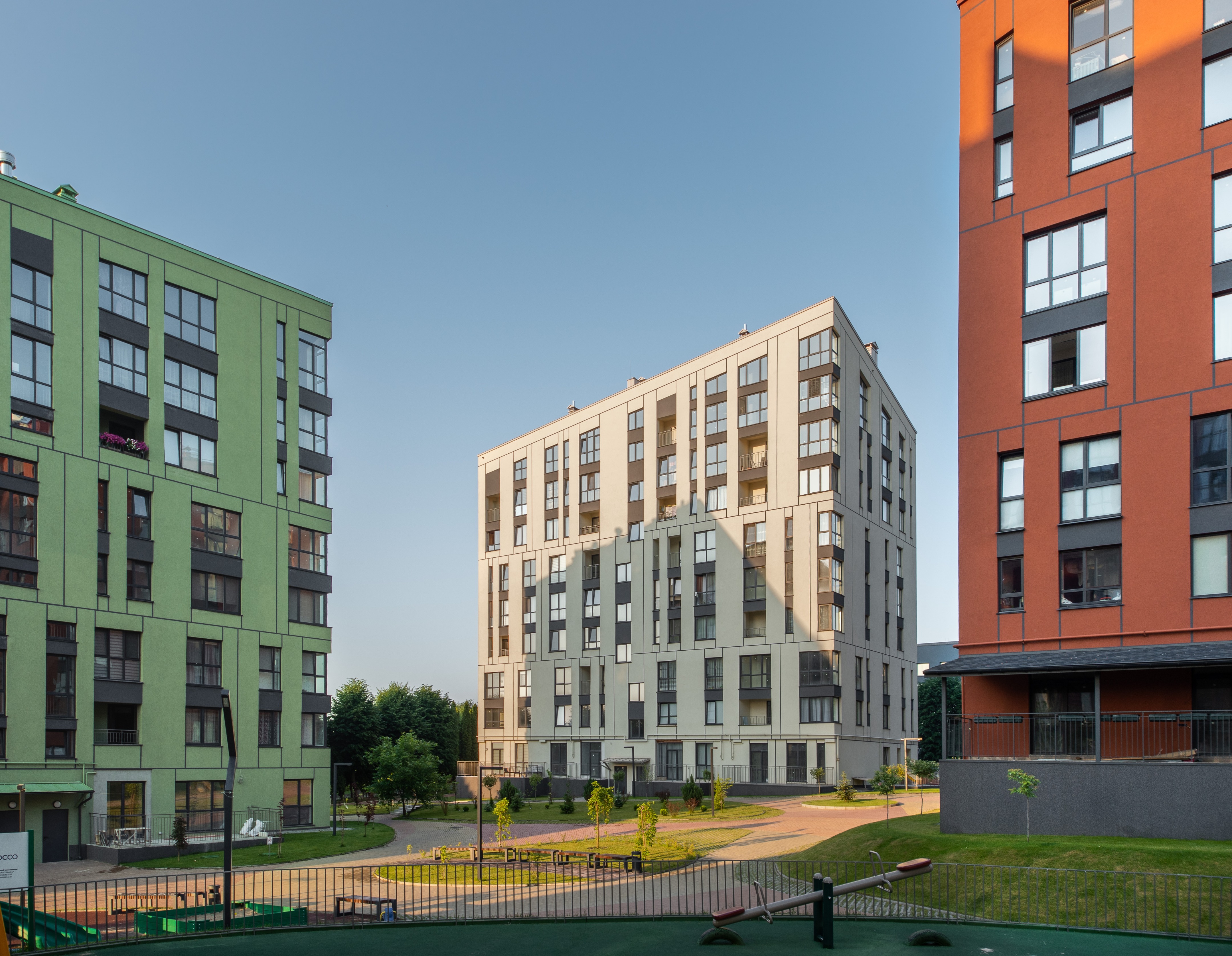 动态光谱住宅 | 斜屋顶的创意表达-13