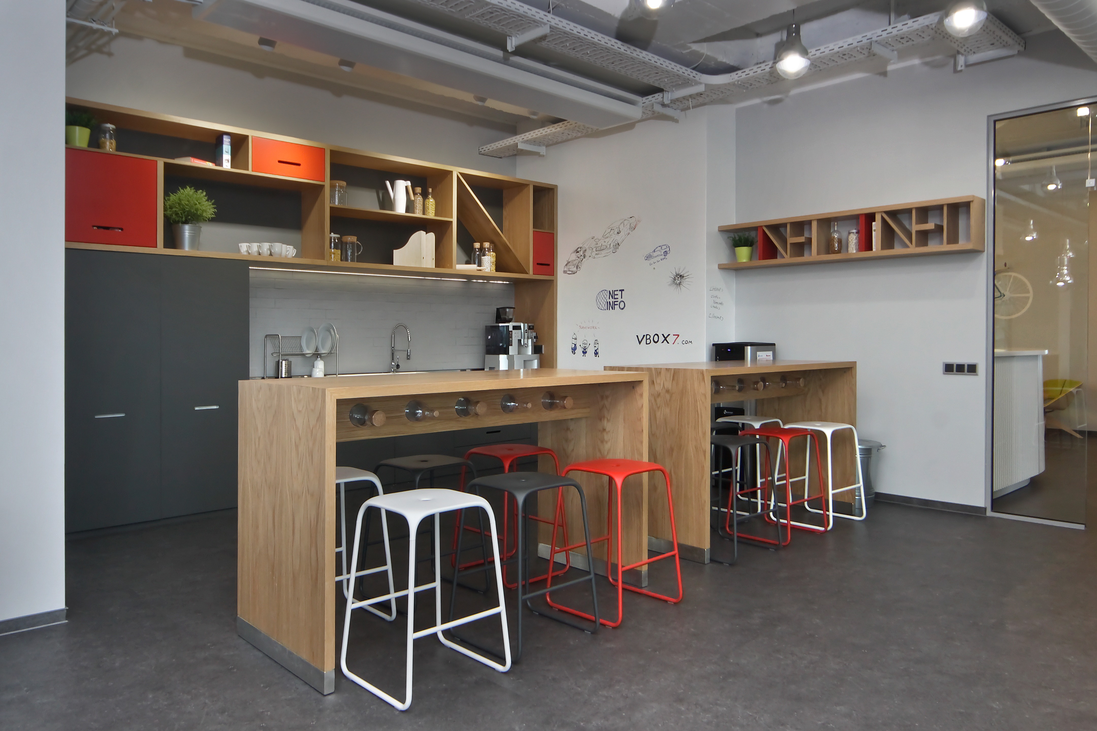 融合科技与复古的现代办公室设计-7