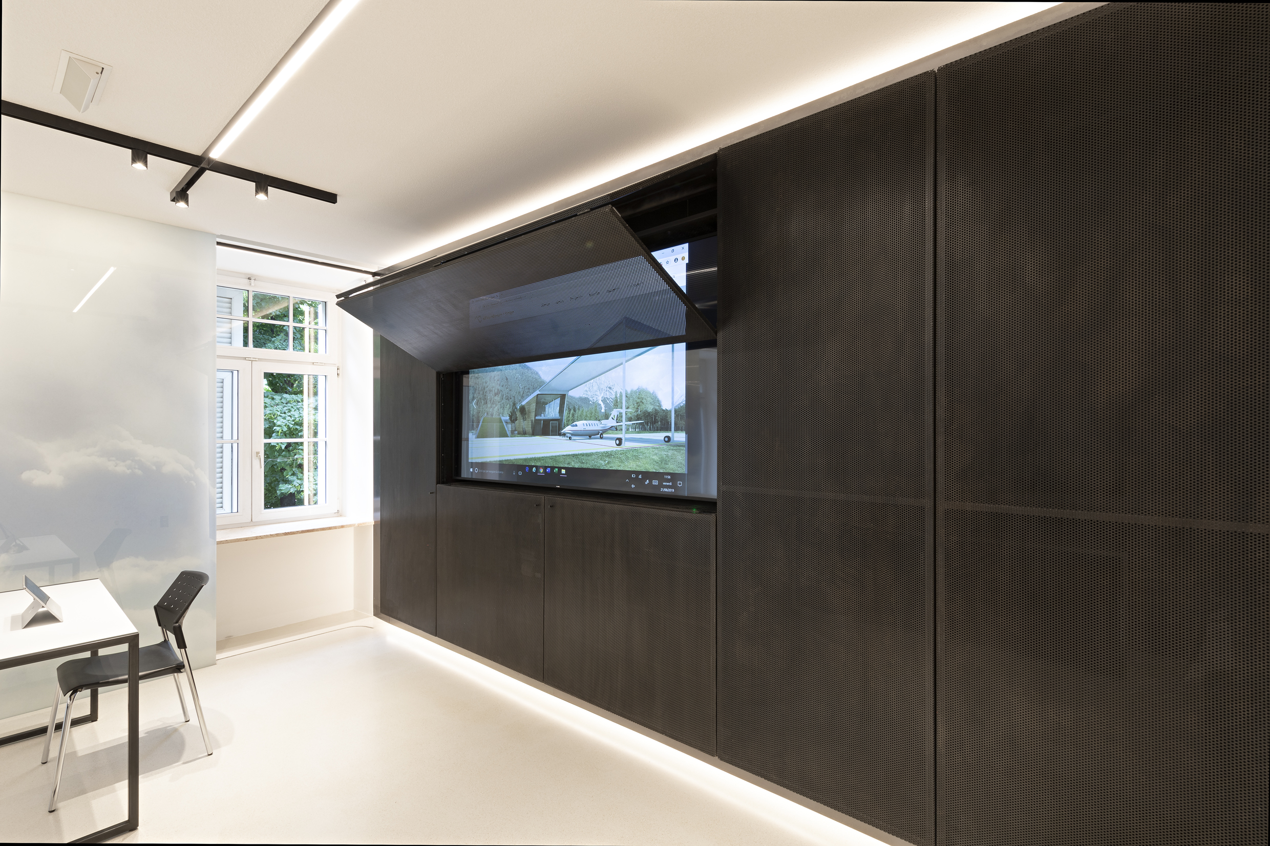 光影交织的培训教室-10