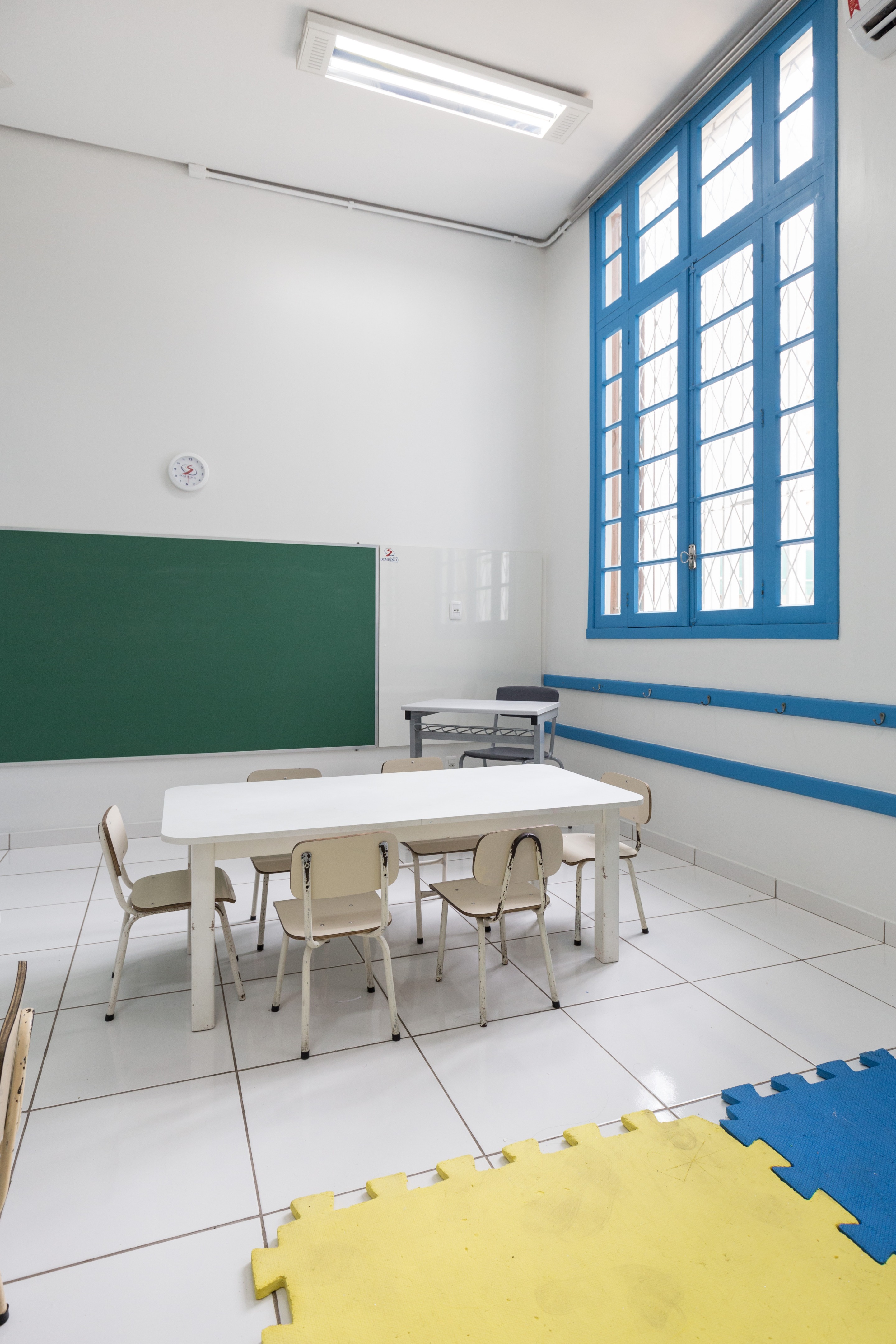 巴西幼儿园色彩斑斓的空间设计-49