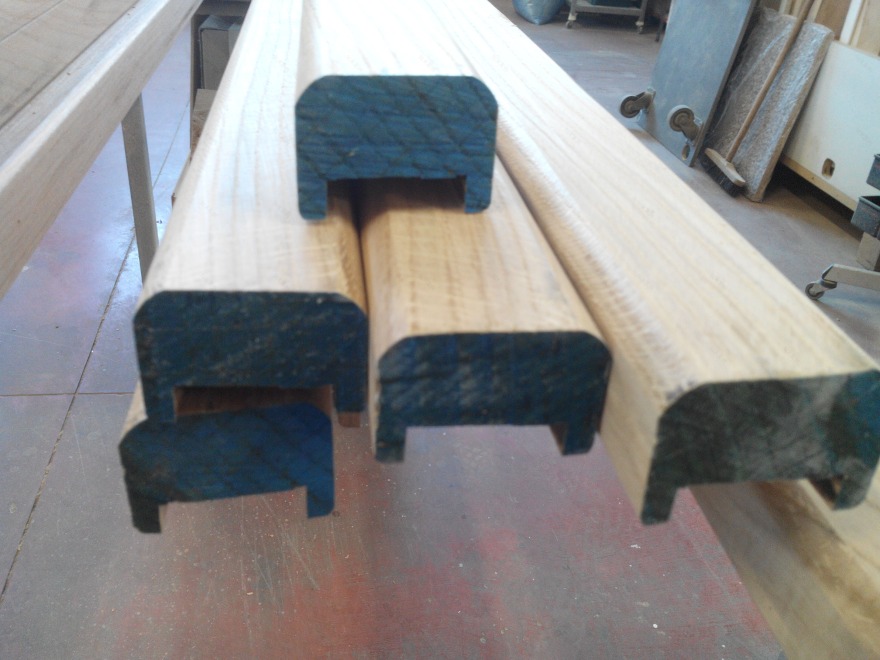 实木楼梯扶手,打造精致共管公寓空间-7