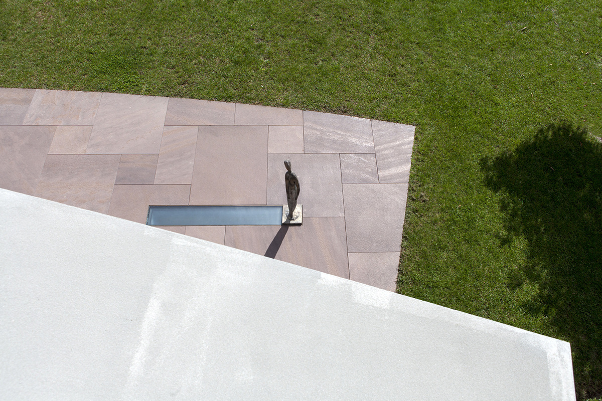 意大利马焦雷湖畔的翻新单家庭住宅-22