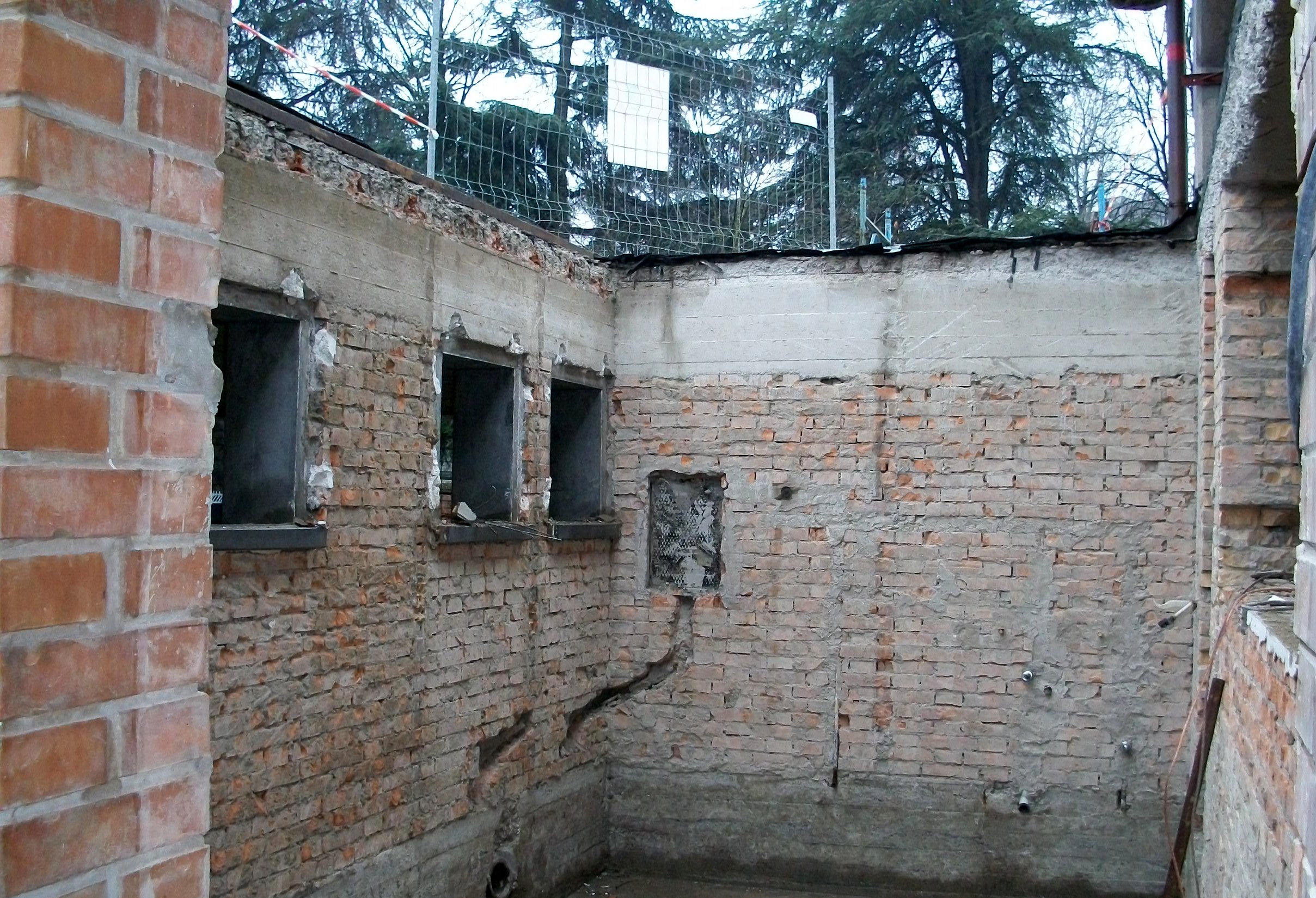 2011 年建设的多功能文化中心——O.S.E.A-1