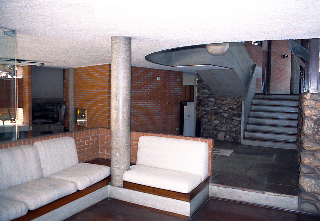 绿意盎然的家庭住宅-47