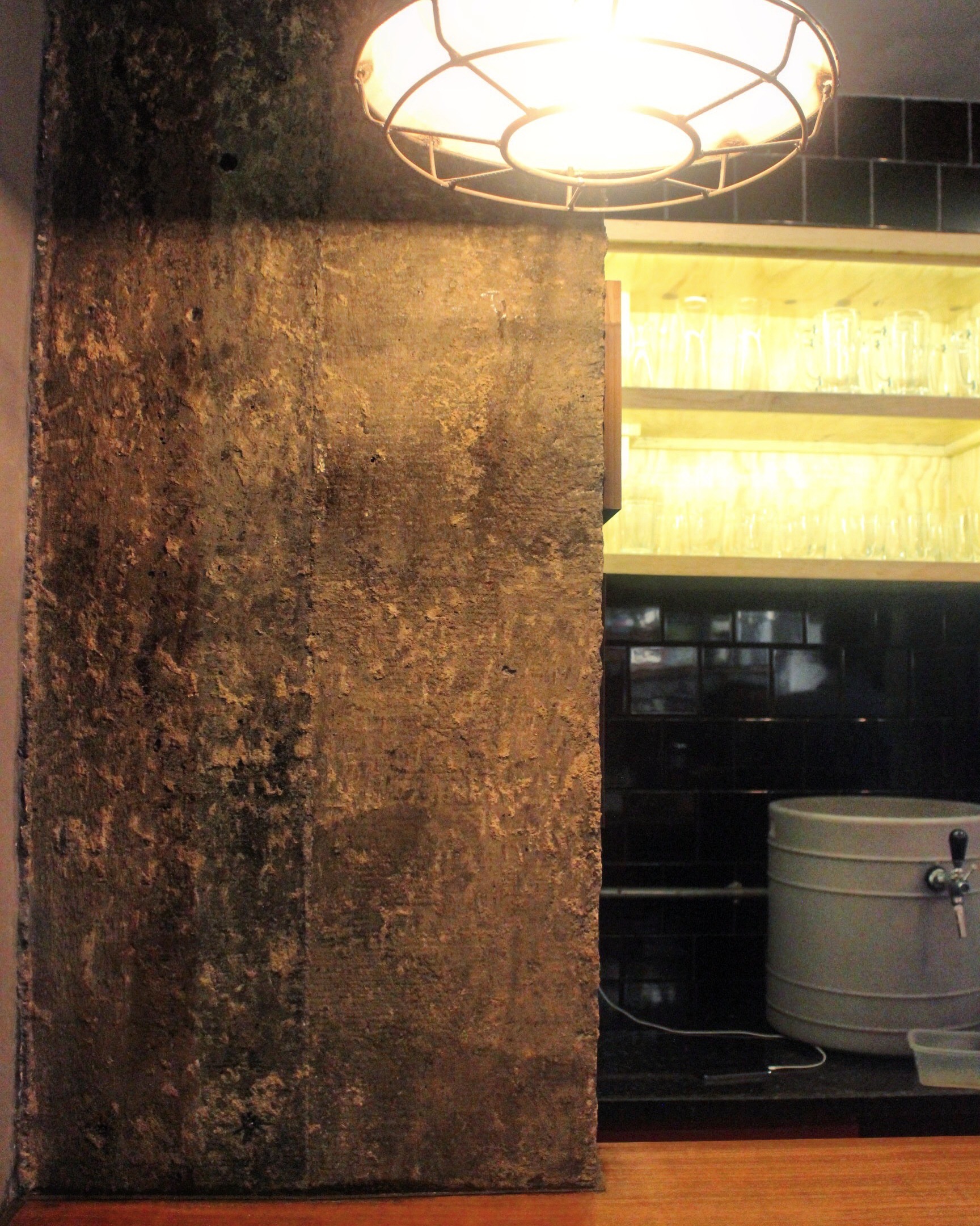 巴西 Madre Teresa 啤酒工坊——工业风展现个性与动态-7