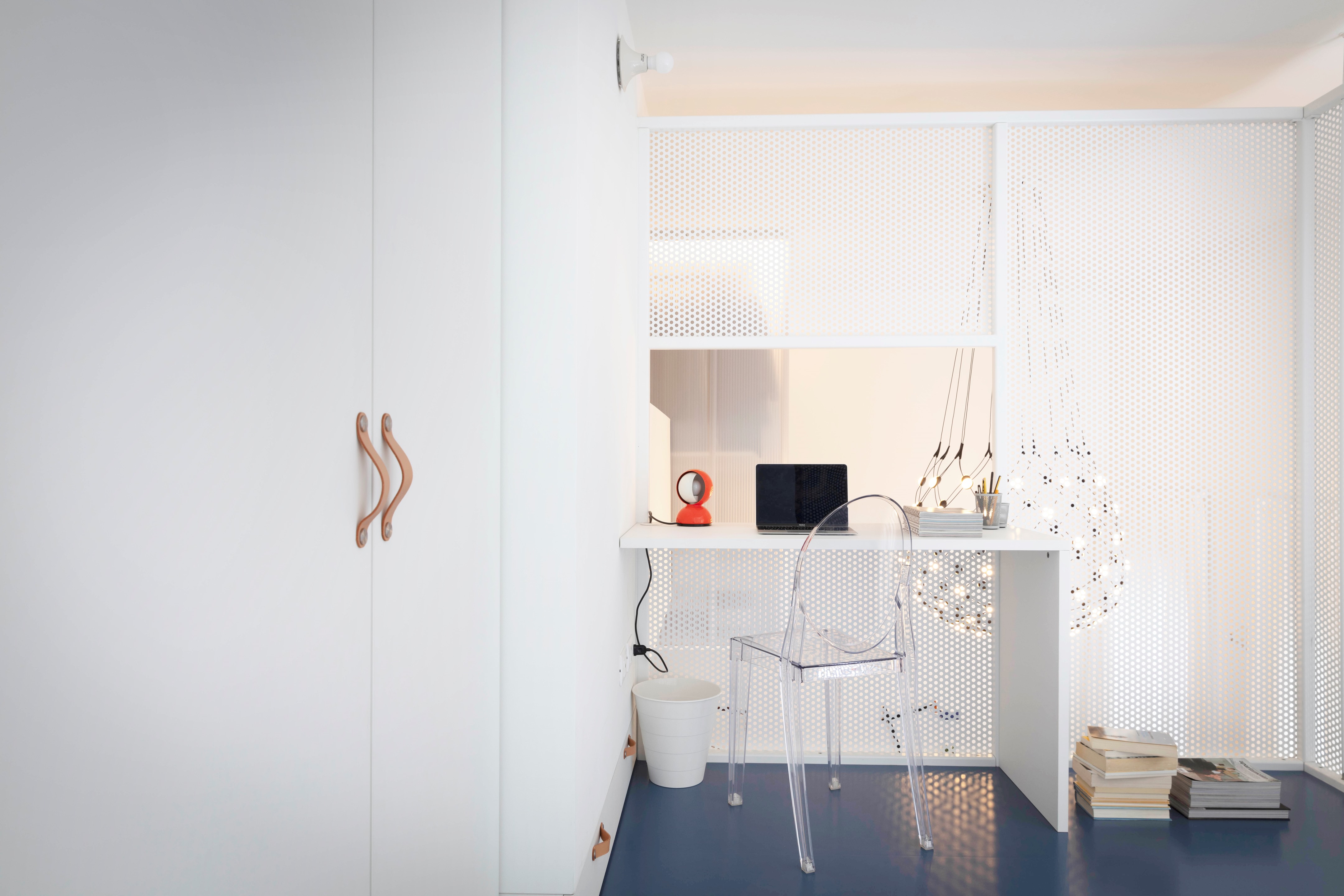 双层悬浮空间的现代城市小公寓设计-21