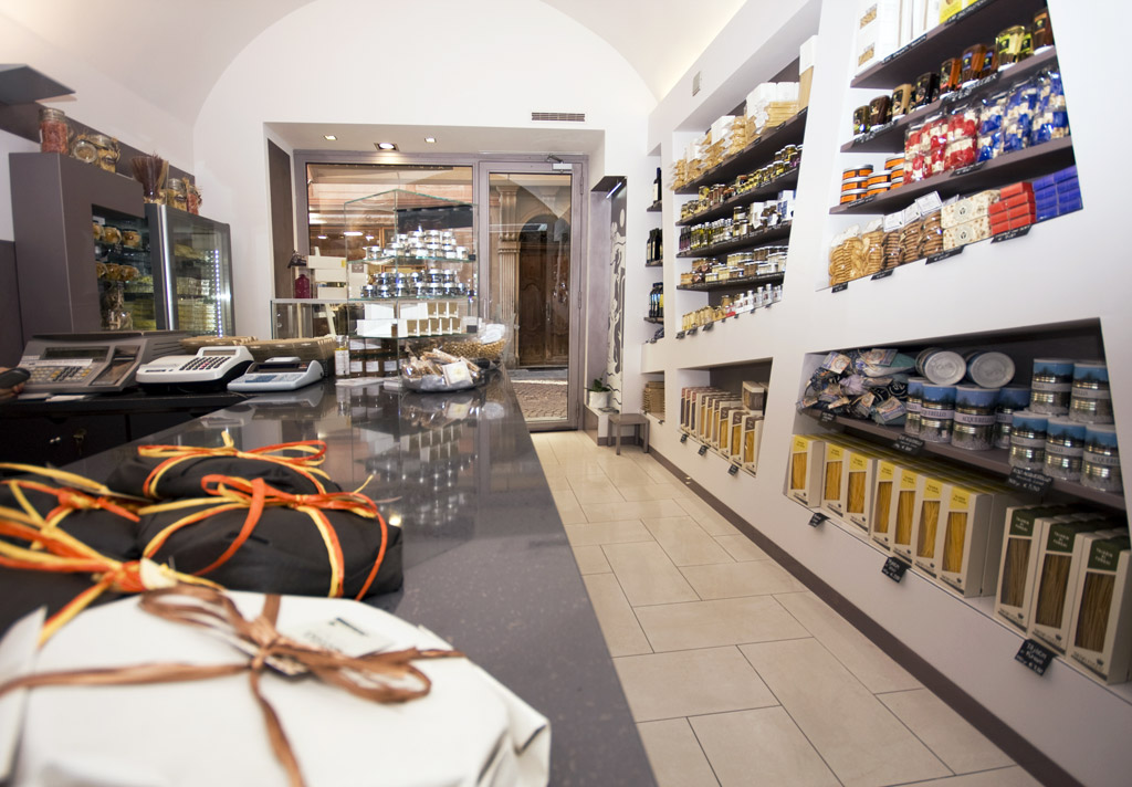 意大利商业空间翻新 打造时尚展示空间-2