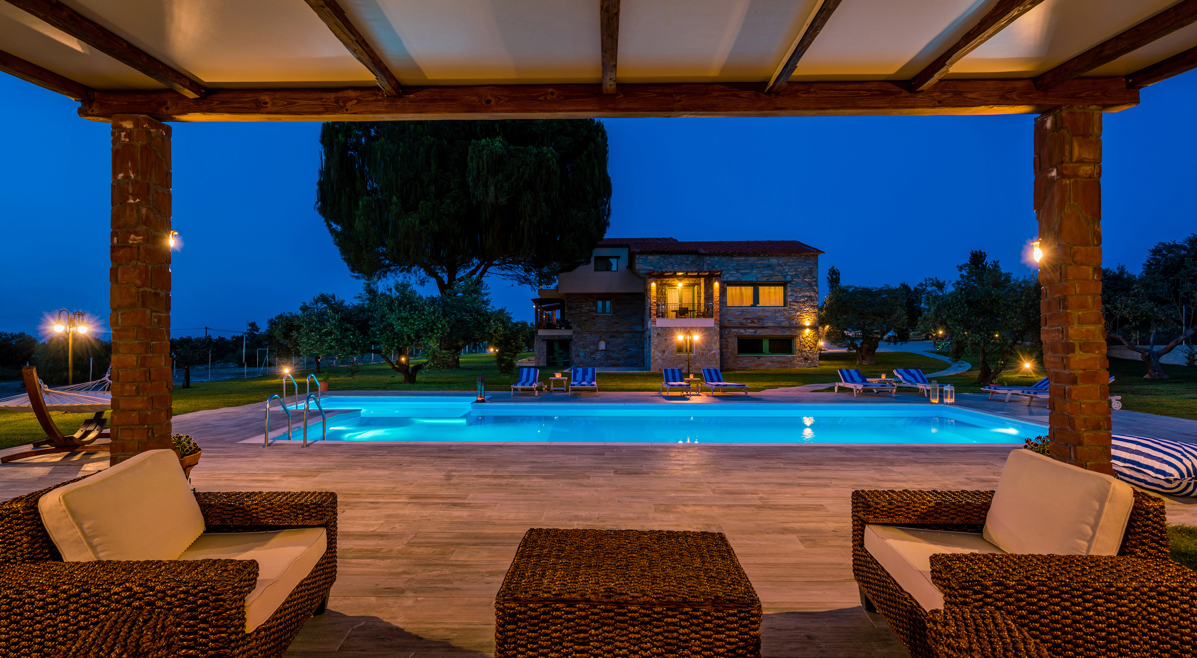 森林海景中的石筑豪华套房-27