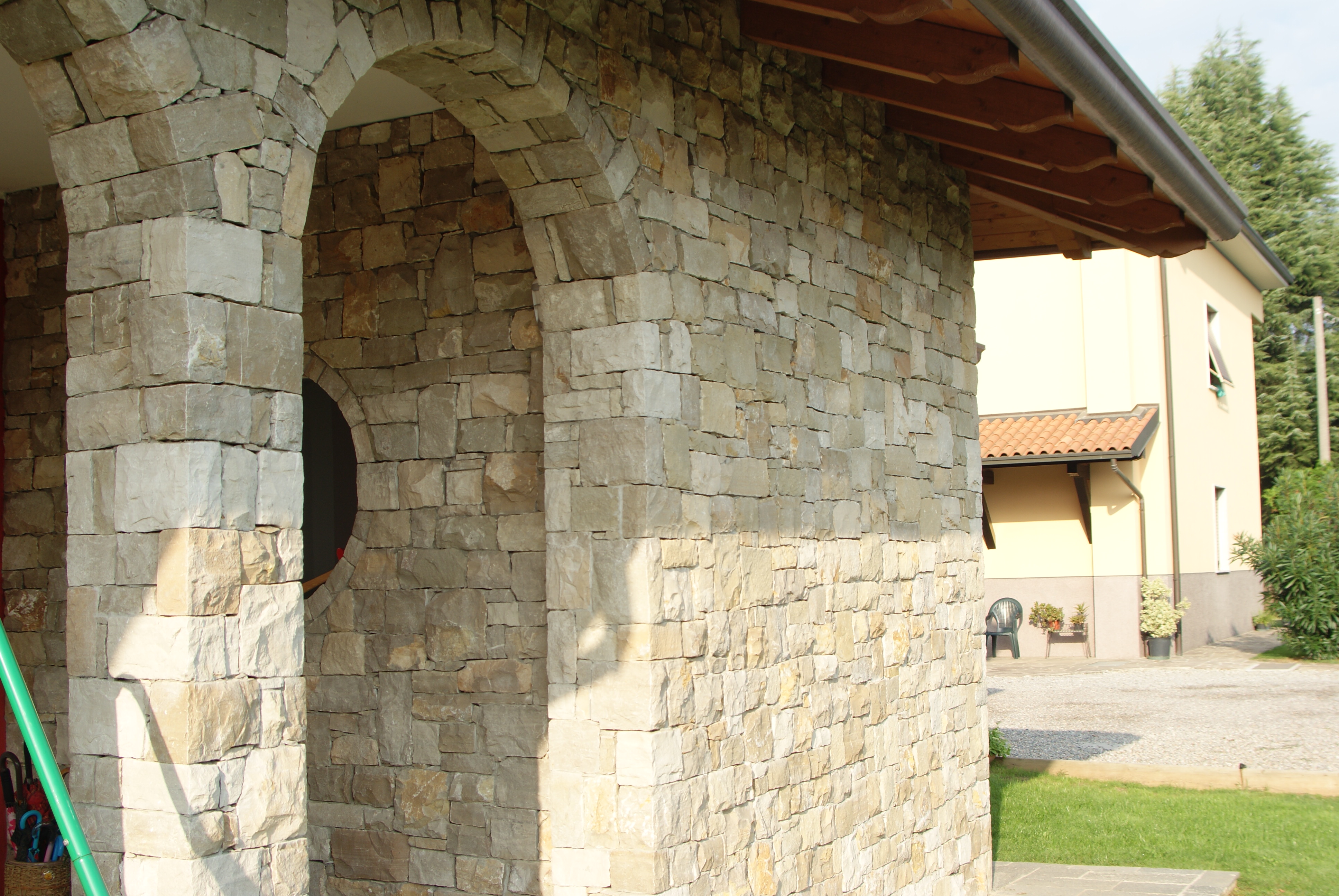 石材装点的意式住宅设计-5