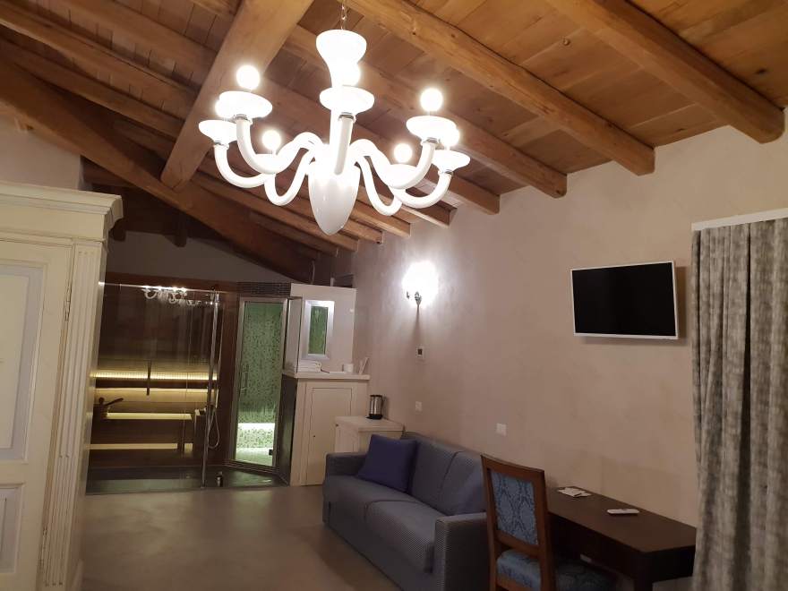 古韵与现代共融的意大利农庄酒店设计-14