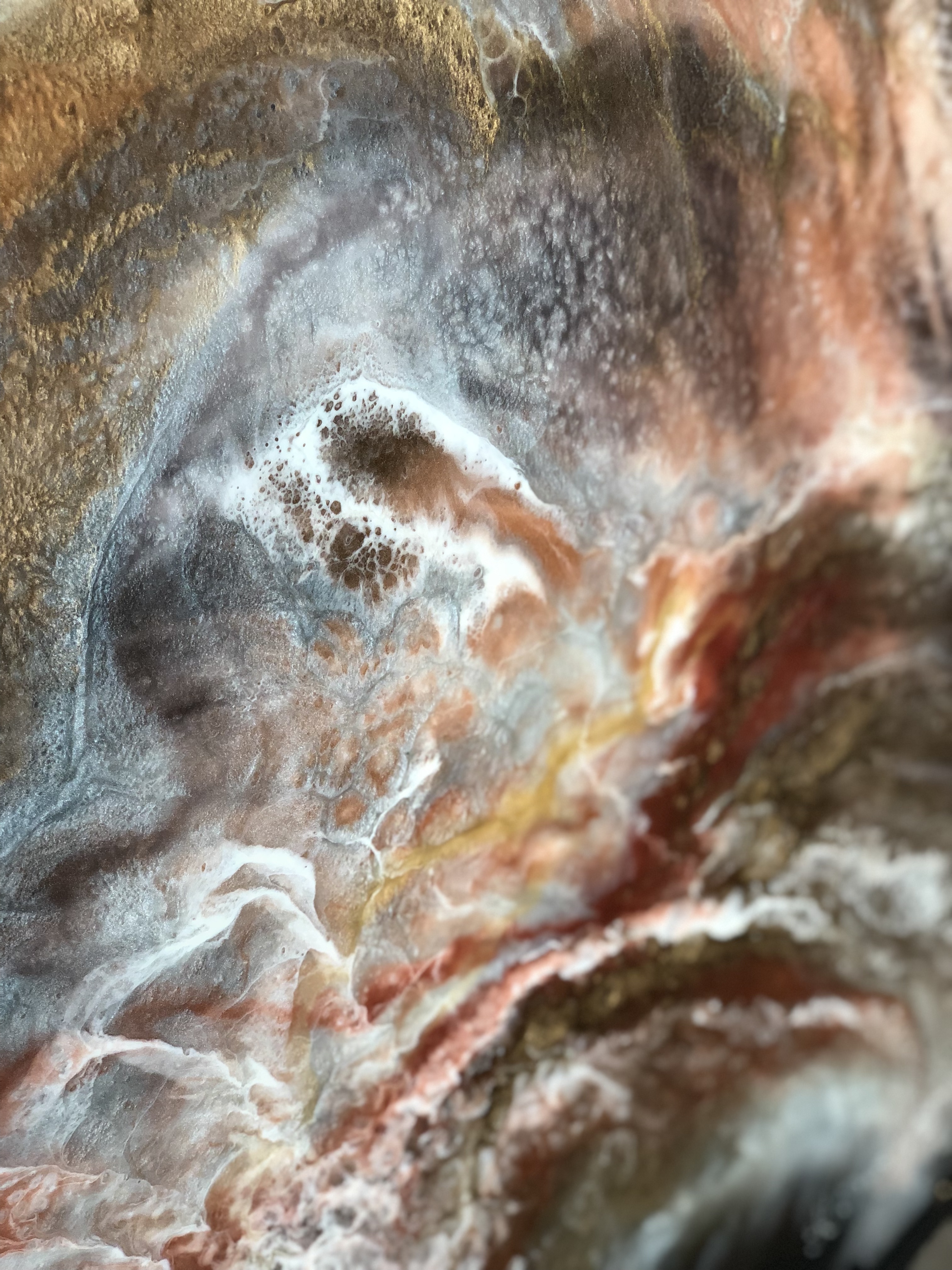 金波荡漾，华贵尽显——黄金黑抽象画装饰室内设计-6