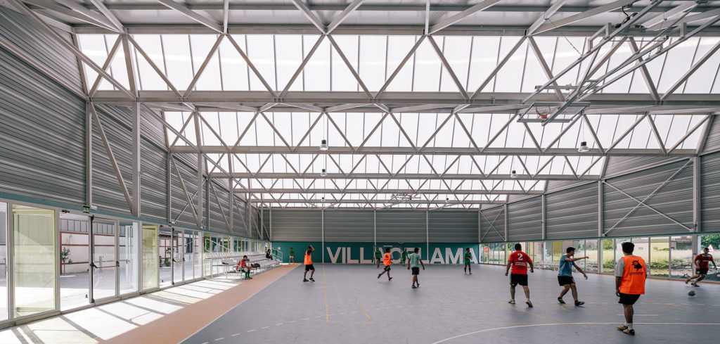 乡间悬浮的运动中心-15