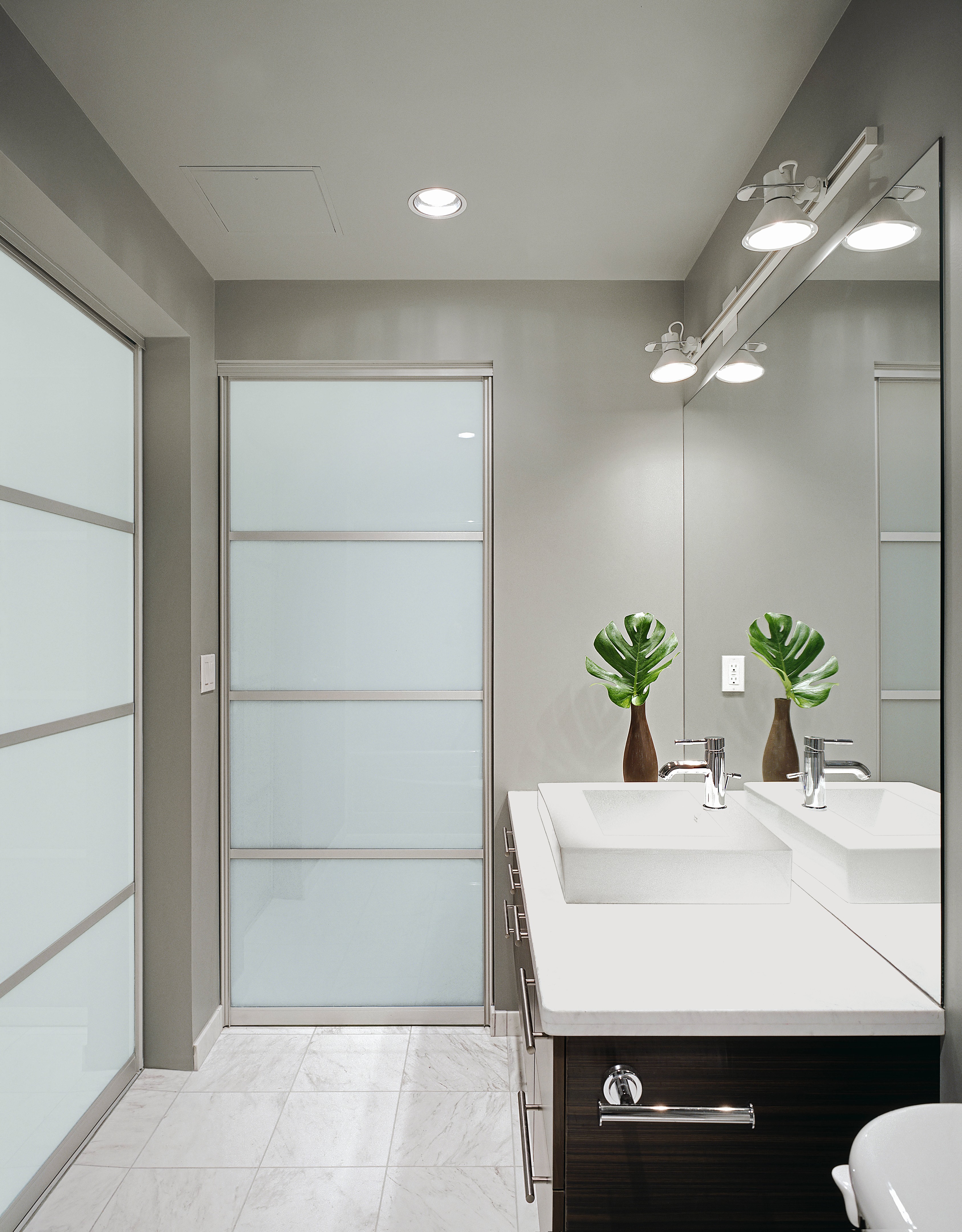 黑色调玻璃隔断打造现代复式公寓-22