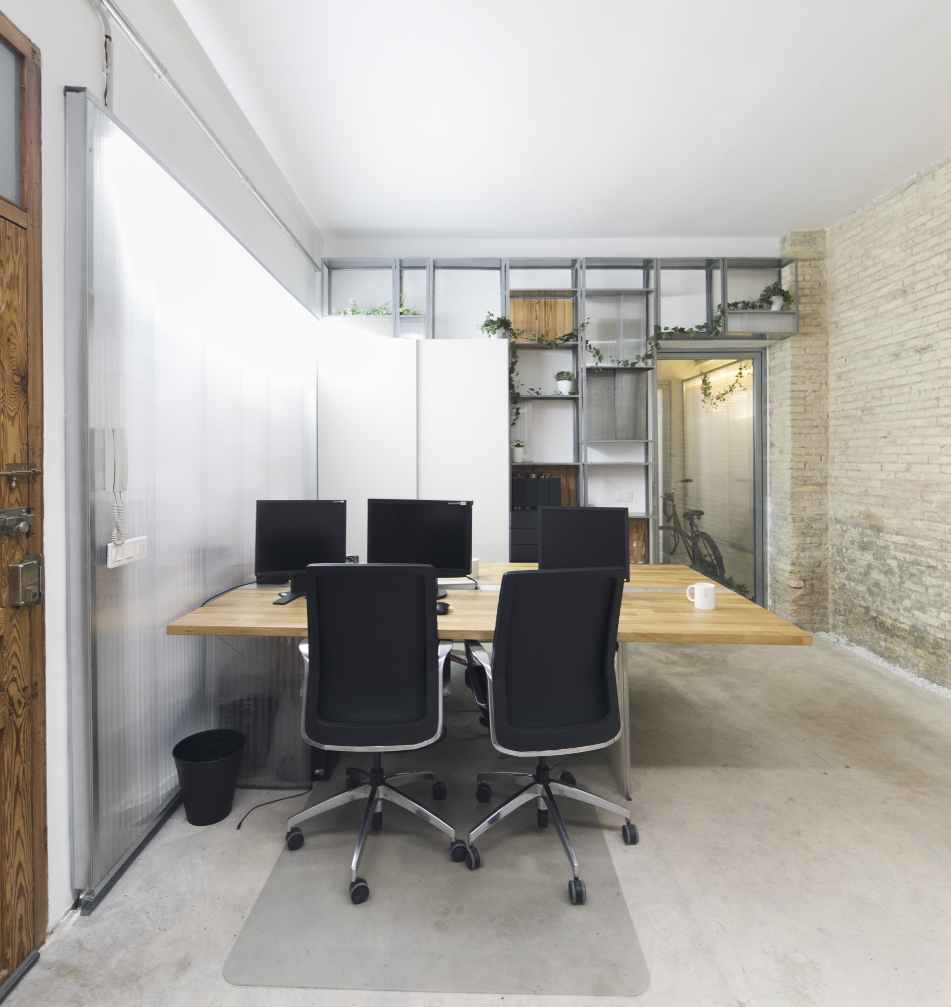 创新材料诠释 Ruzafa 社区精神的室内设计-15