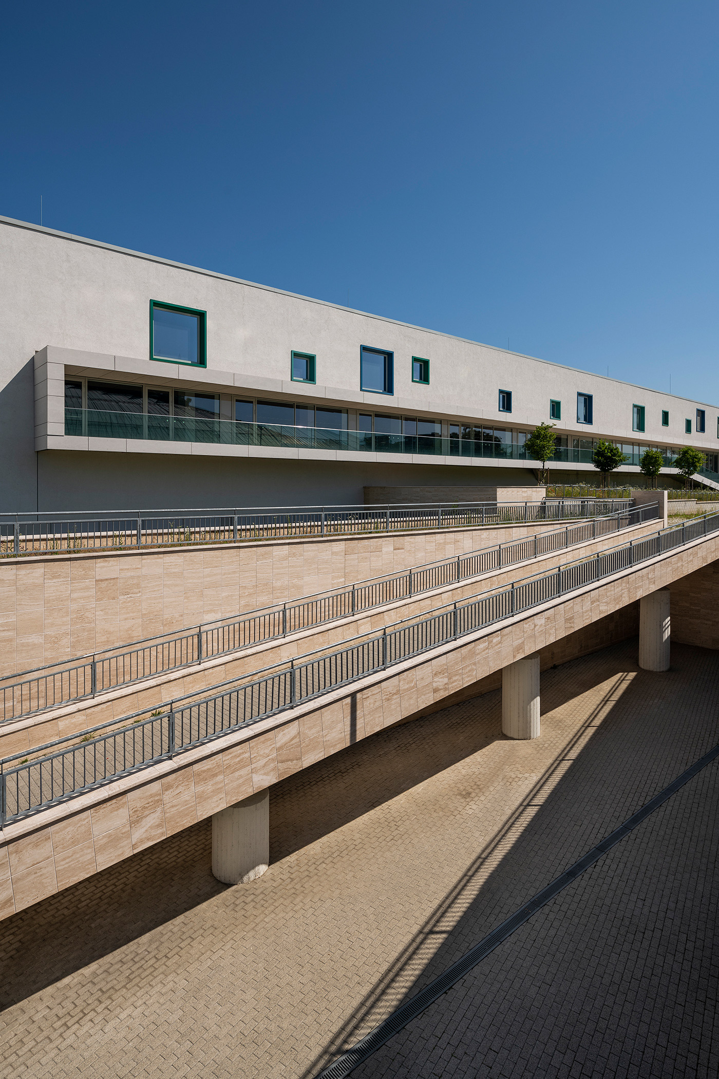 2018 年完成的“Tüske”游泳馆 | 现代体育设施的典范-1