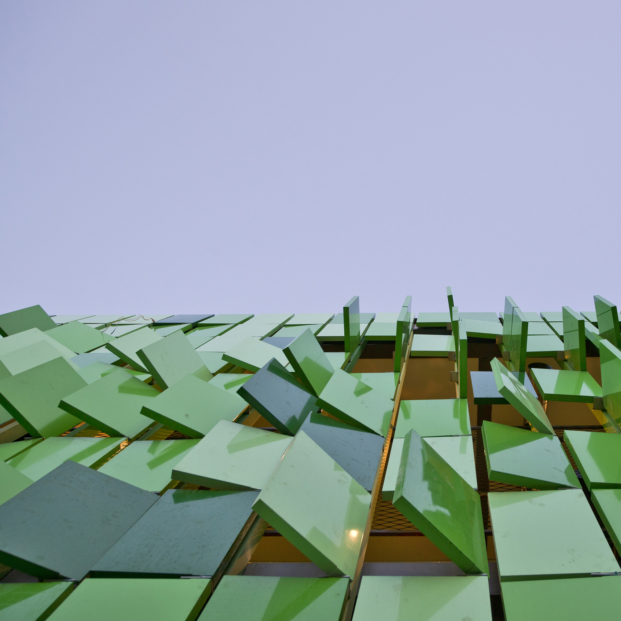 韩国仁川“森林的房子”餐厅，绿色百叶窗创造自然立面-10