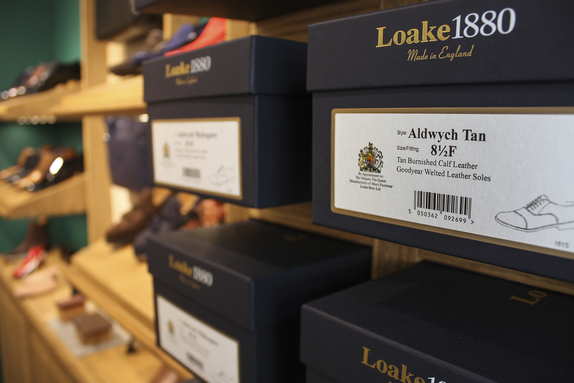 2015 年 Loake Shoemakers 定制店铺设计-15