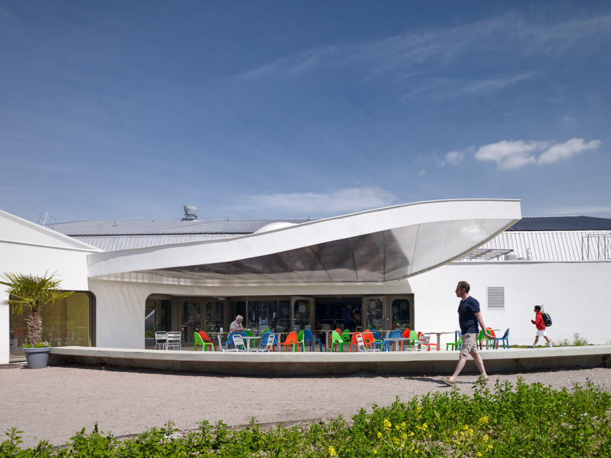 动感轨迹下的网球俱乐部设计-1