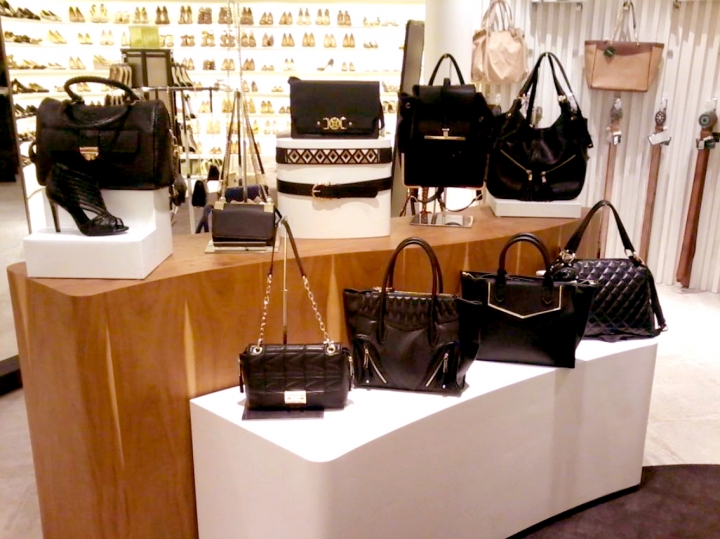 Shoestock鞋专卖店空间创意设计-4