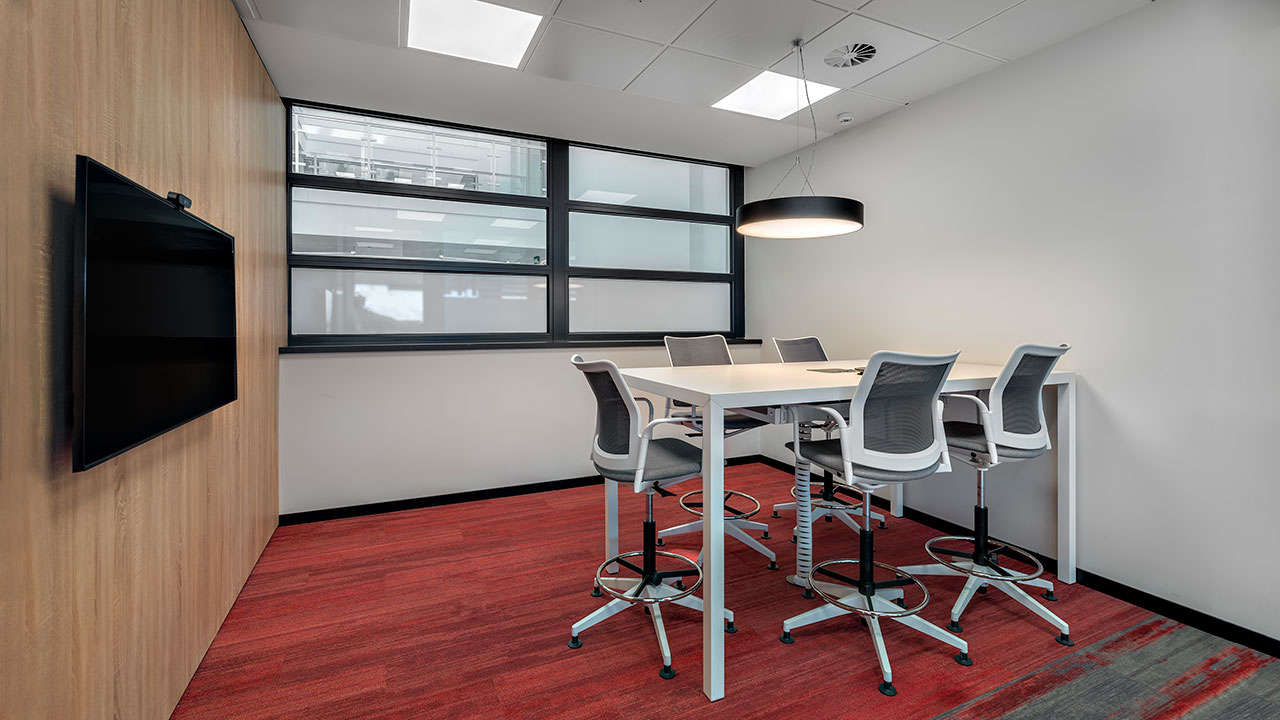 "雷诺汽车新总部 | 功能性、创新与舒适的办公空间"-8