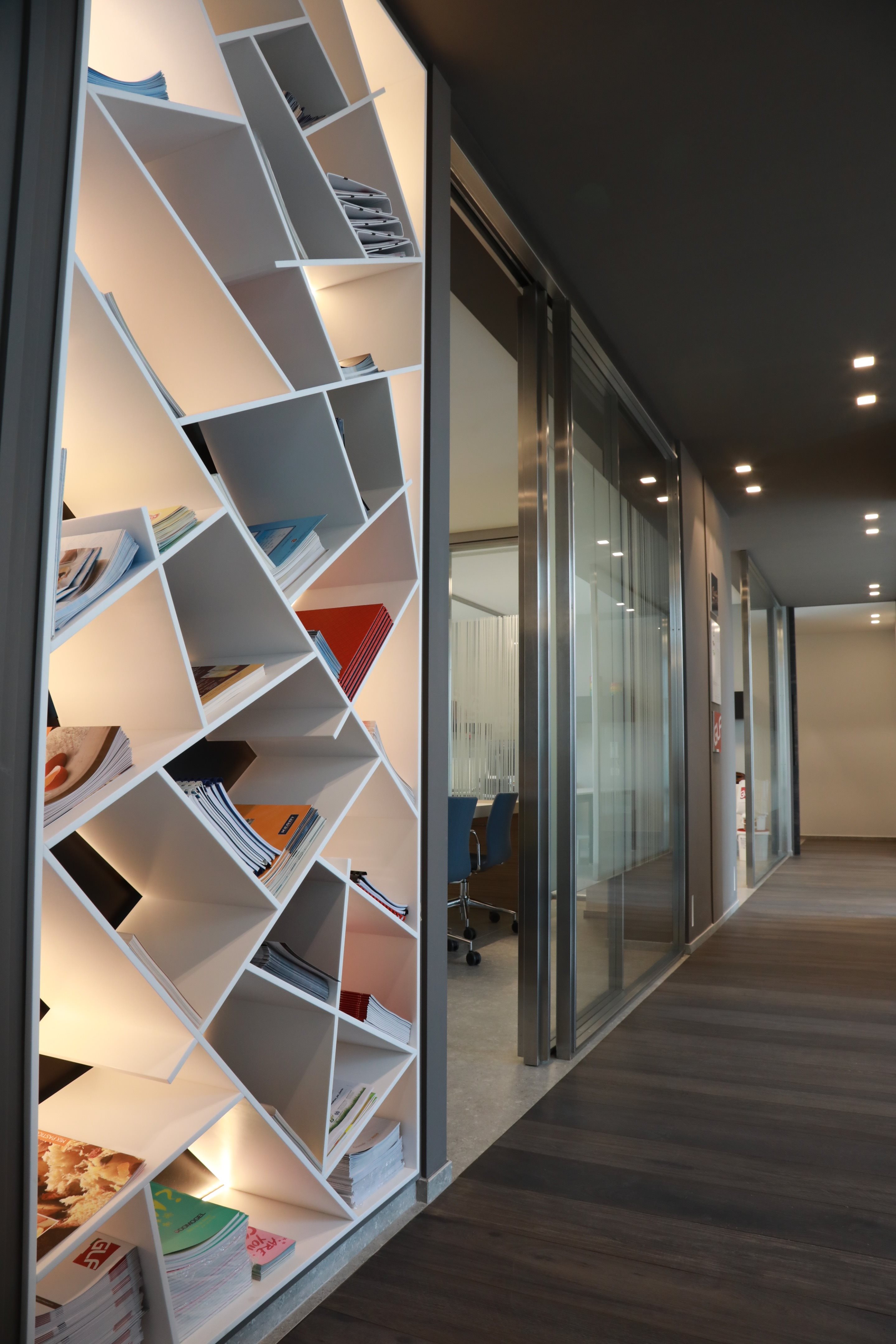 2018 年完成的新总部室内设计——Cotugno srl-1