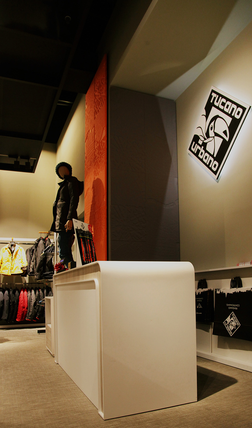 米兰风格都市骑行品牌店设计-0