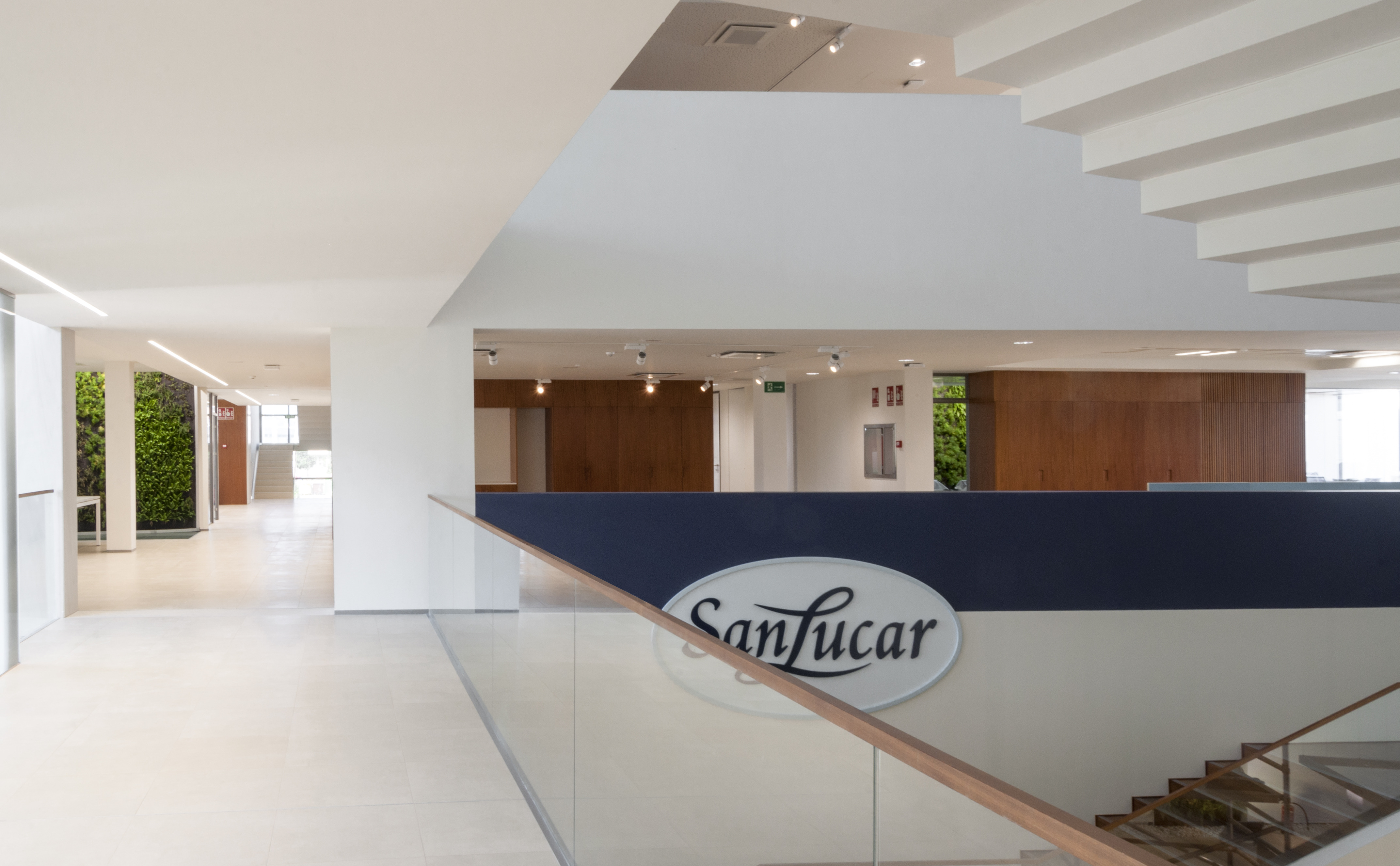 生态环保的"Sanlucar Fruit"办公室设计-9