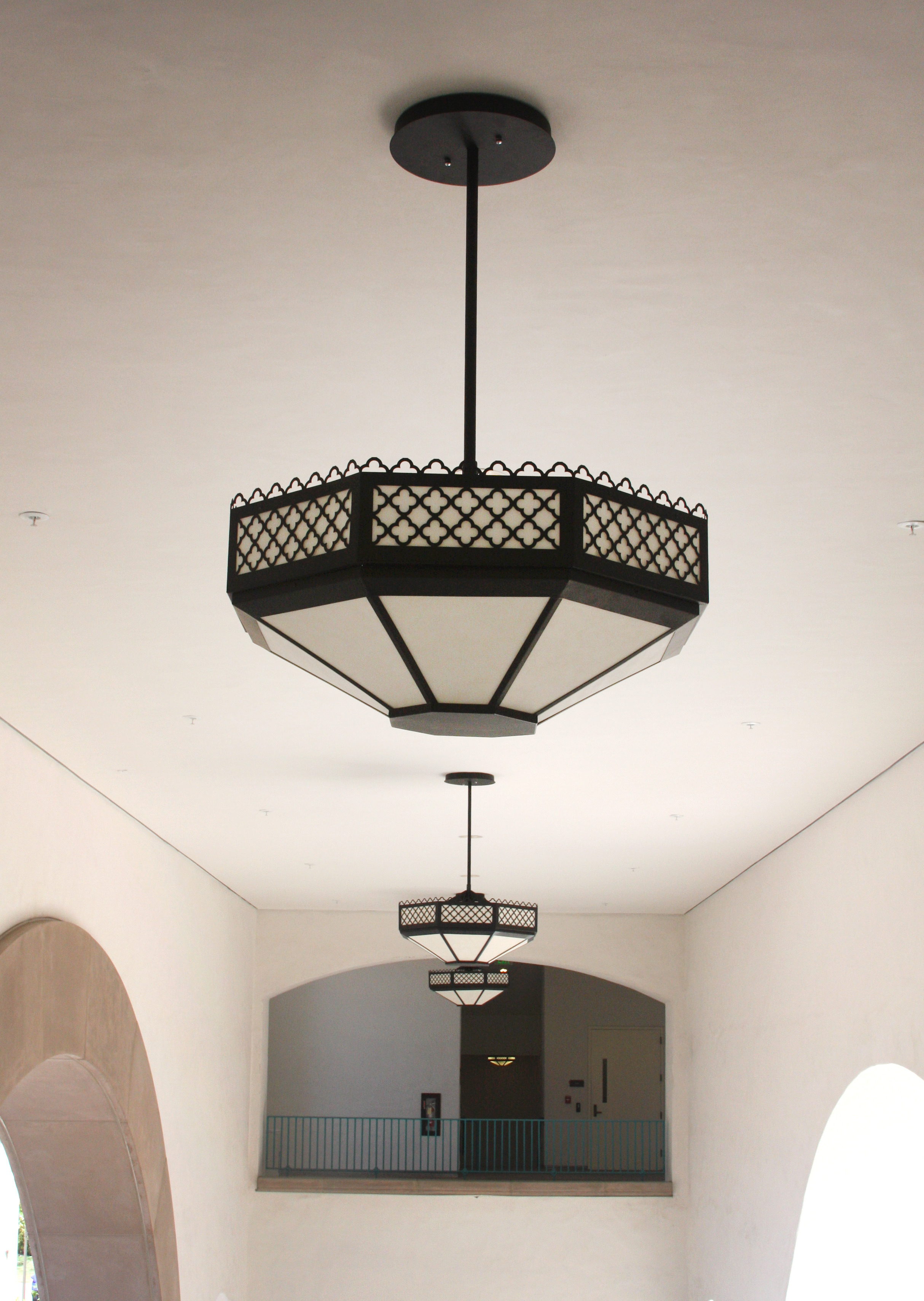 加州大学圣地亚哥分校定制殖民地风格吊灯-5