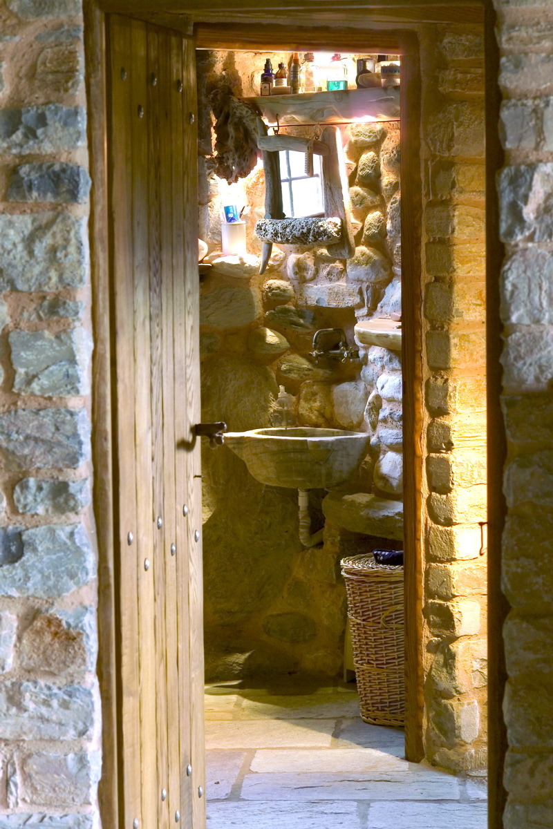 Pelion 山间混凝土石屋，融入自然的简约生活-39