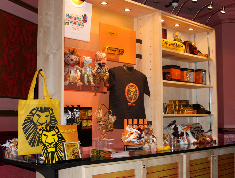 《迪士尼戏剧 | 狮子王、纽约与伦敦 - 泰山、纽约》户外销售货亭与推车设计-3