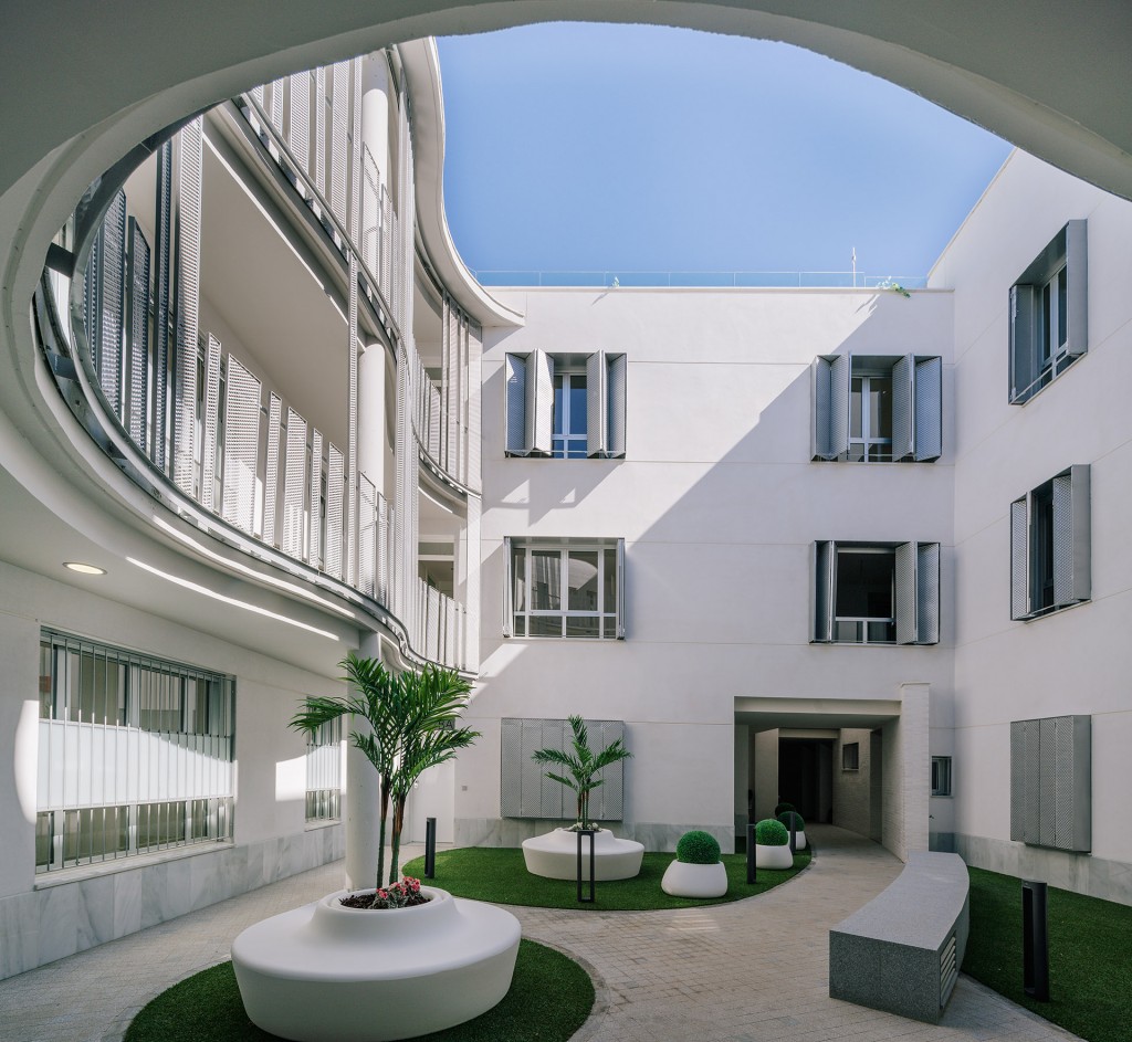 融合历史与当代的塞维利亚多户住宅-10