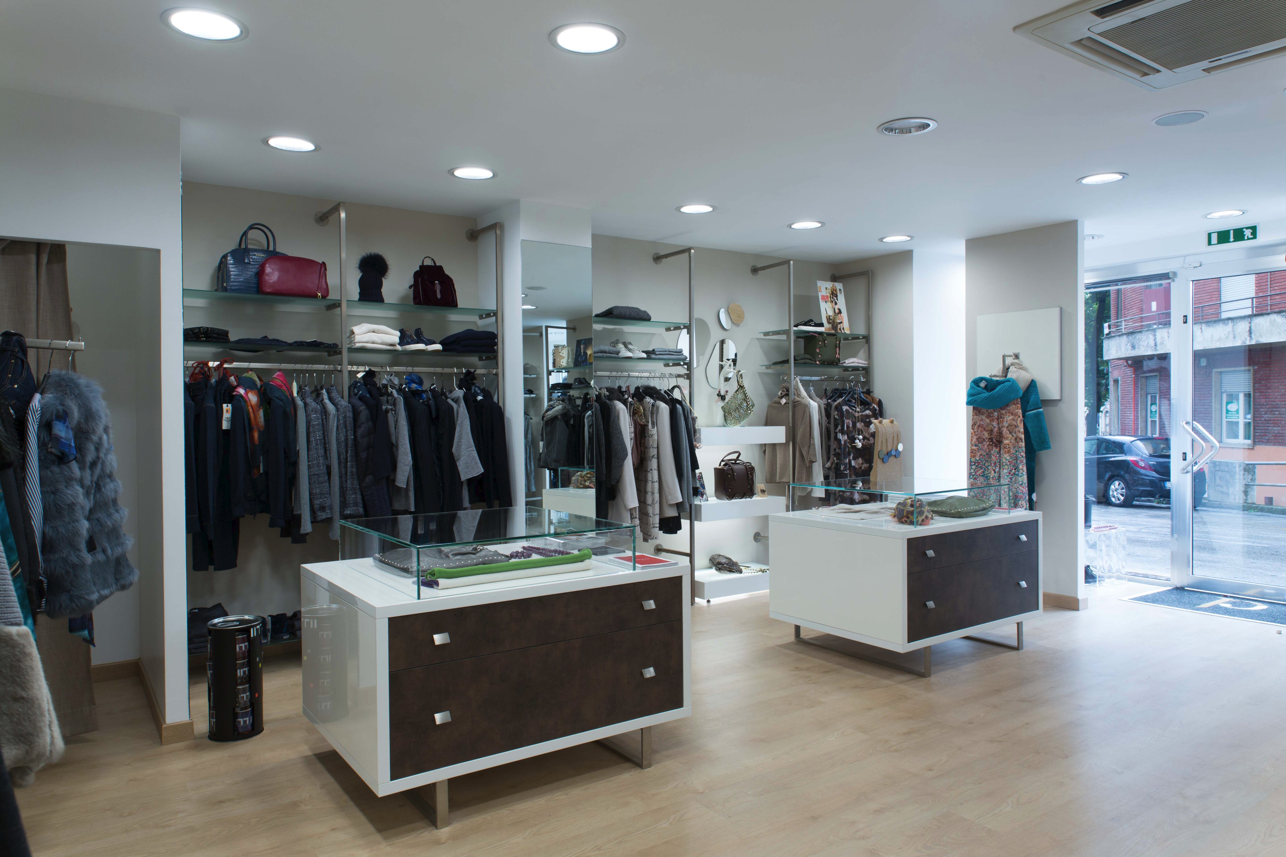 意式女性精品店 | 简约优雅的室内设计-6