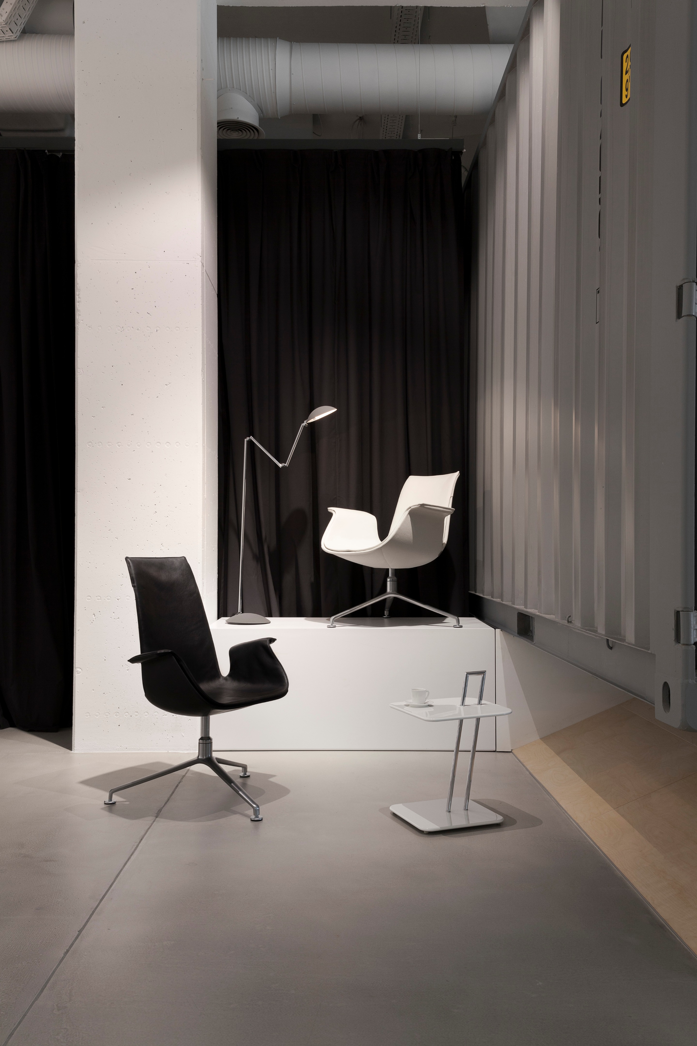 废旧集装箱打造时尚办公空间-8