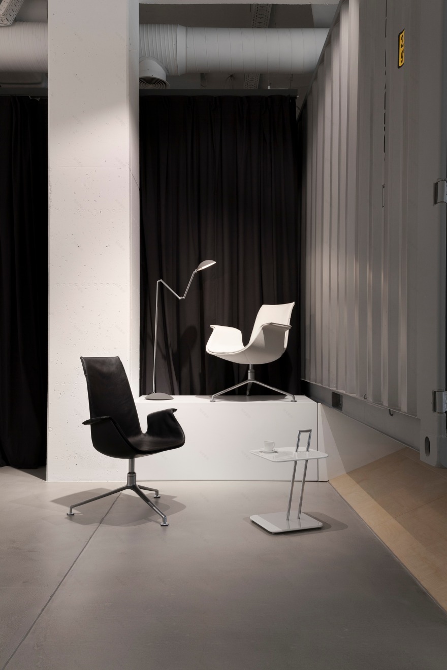 废旧集装箱打造时尚办公空间-8