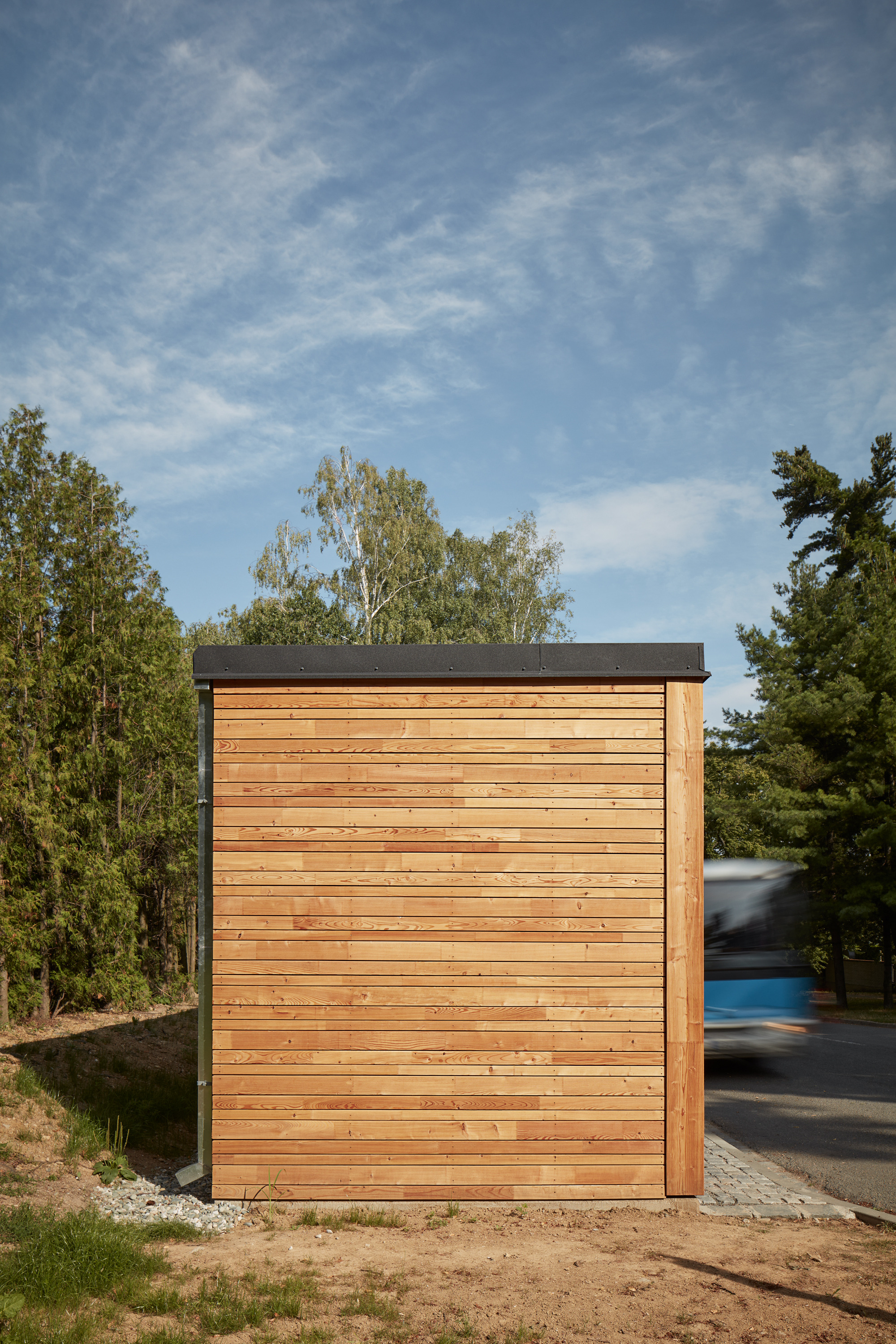 小城墓园边的多功能公交站-6