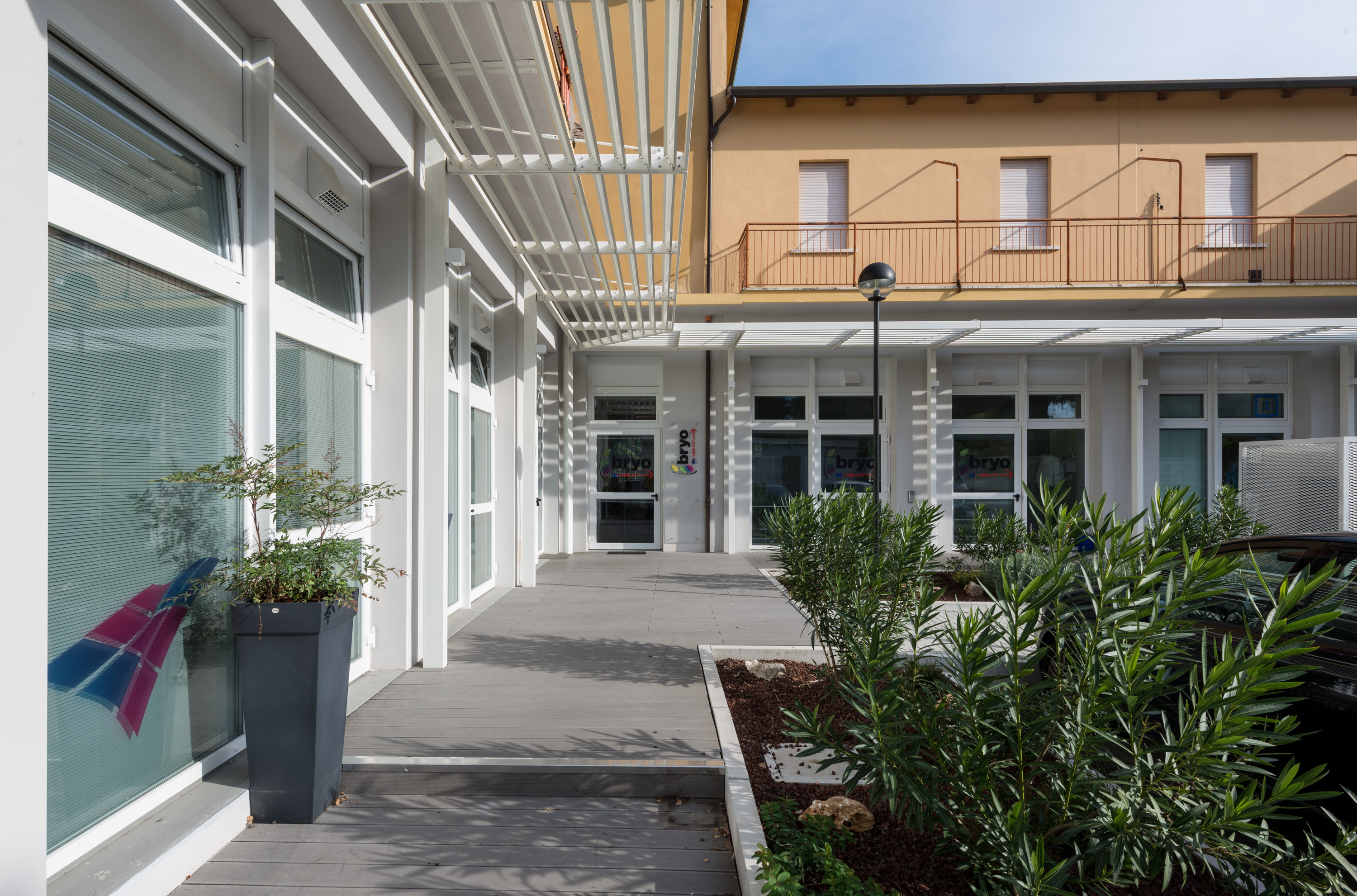 意大利 Imola 镇“Ex Beccherucci”项目,绿色办公空间与户外连接的典范-11