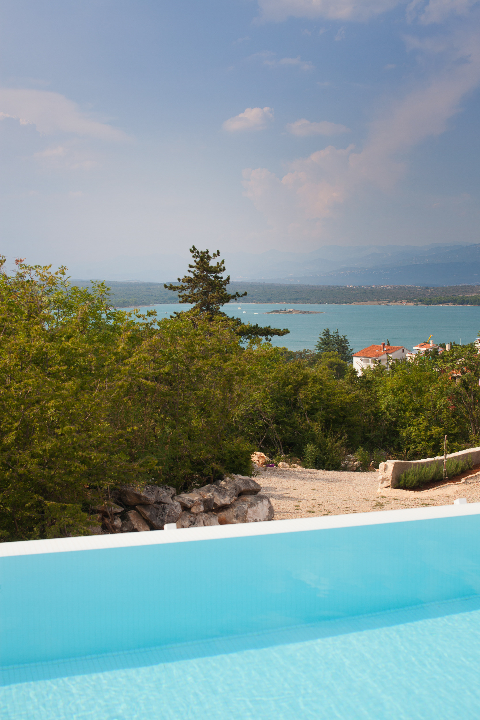 克罗地亚私人别墅 | 自然风格与工业风完美融合-17