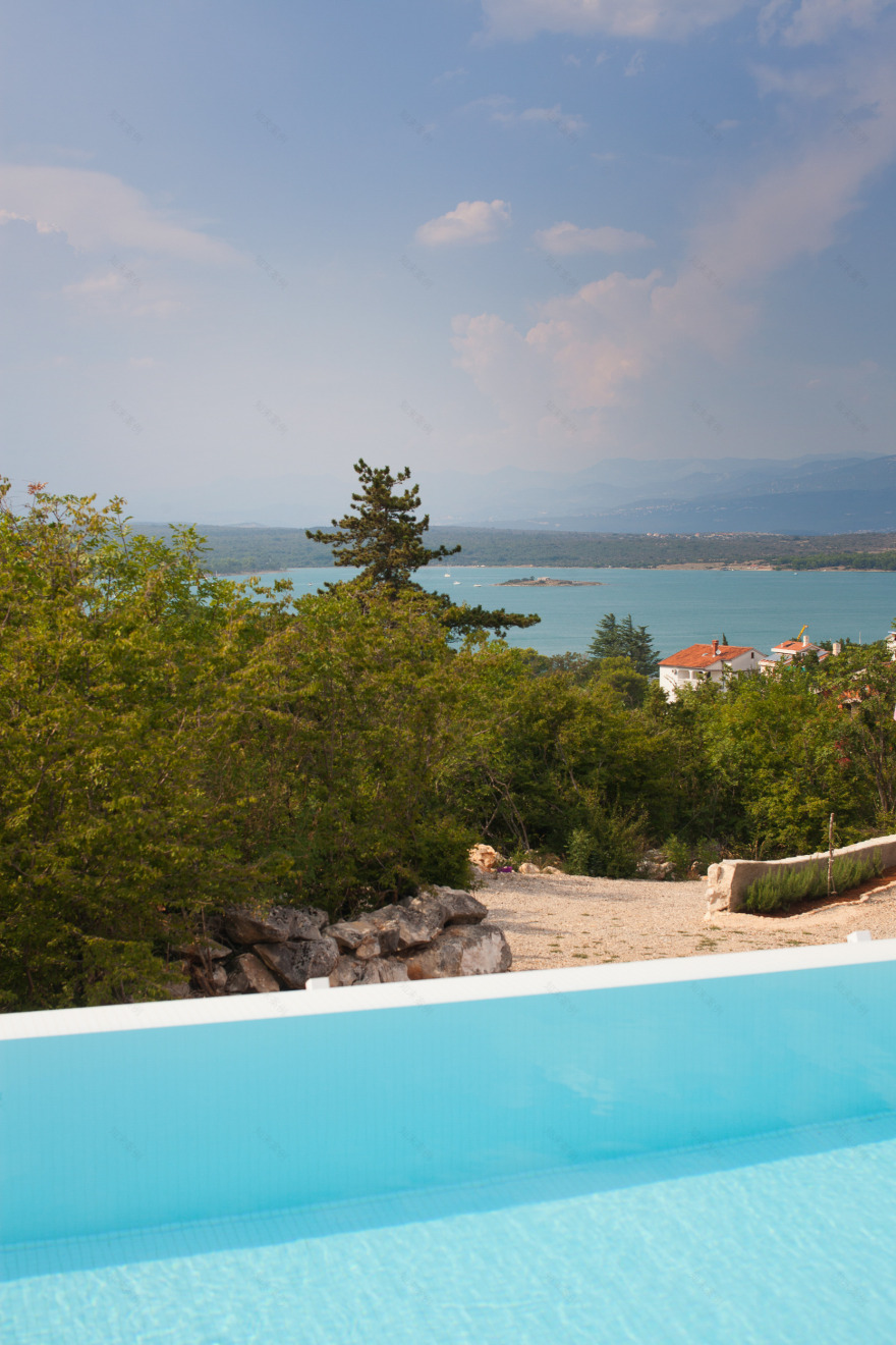 克罗地亚私人别墅 | 自然风格与工业风完美融合-17