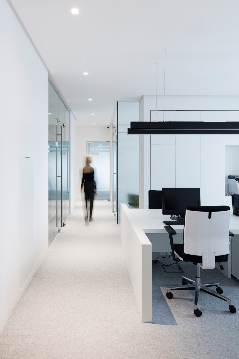 莫斯科 Alma 银行办公室 | 现代设计中的自然元素与高效功能-2