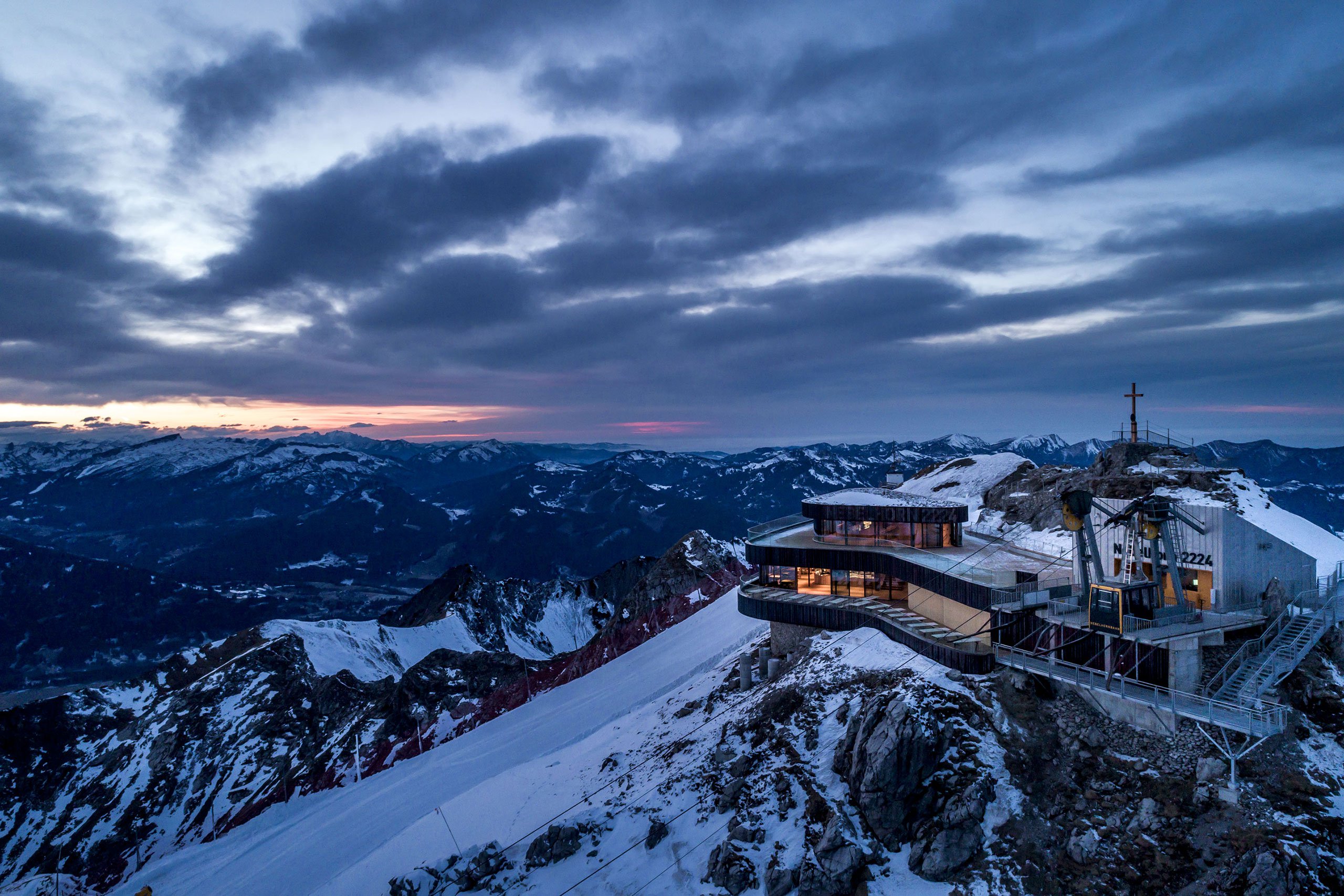内伯尔霍恩峰山顶餐厅的高山现代主义-31